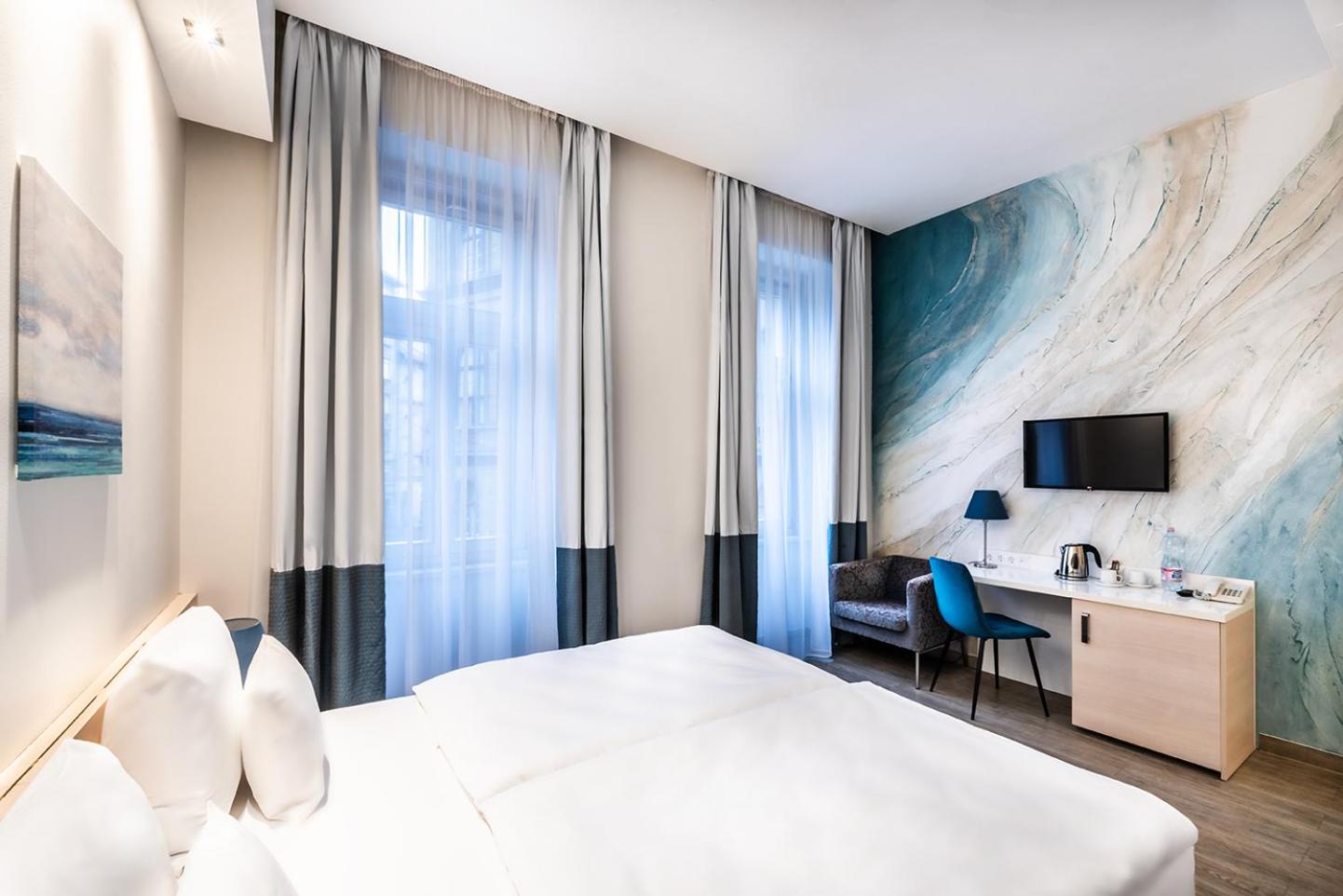 Deluxe Double or Twin Room with City View