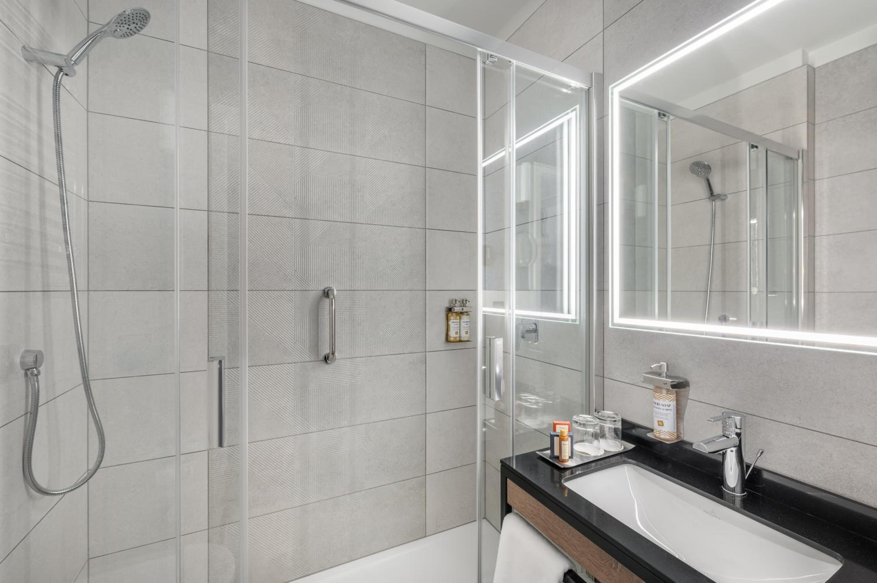 Premium Plus Double room with Balcony and Danube view (newly refurbished)