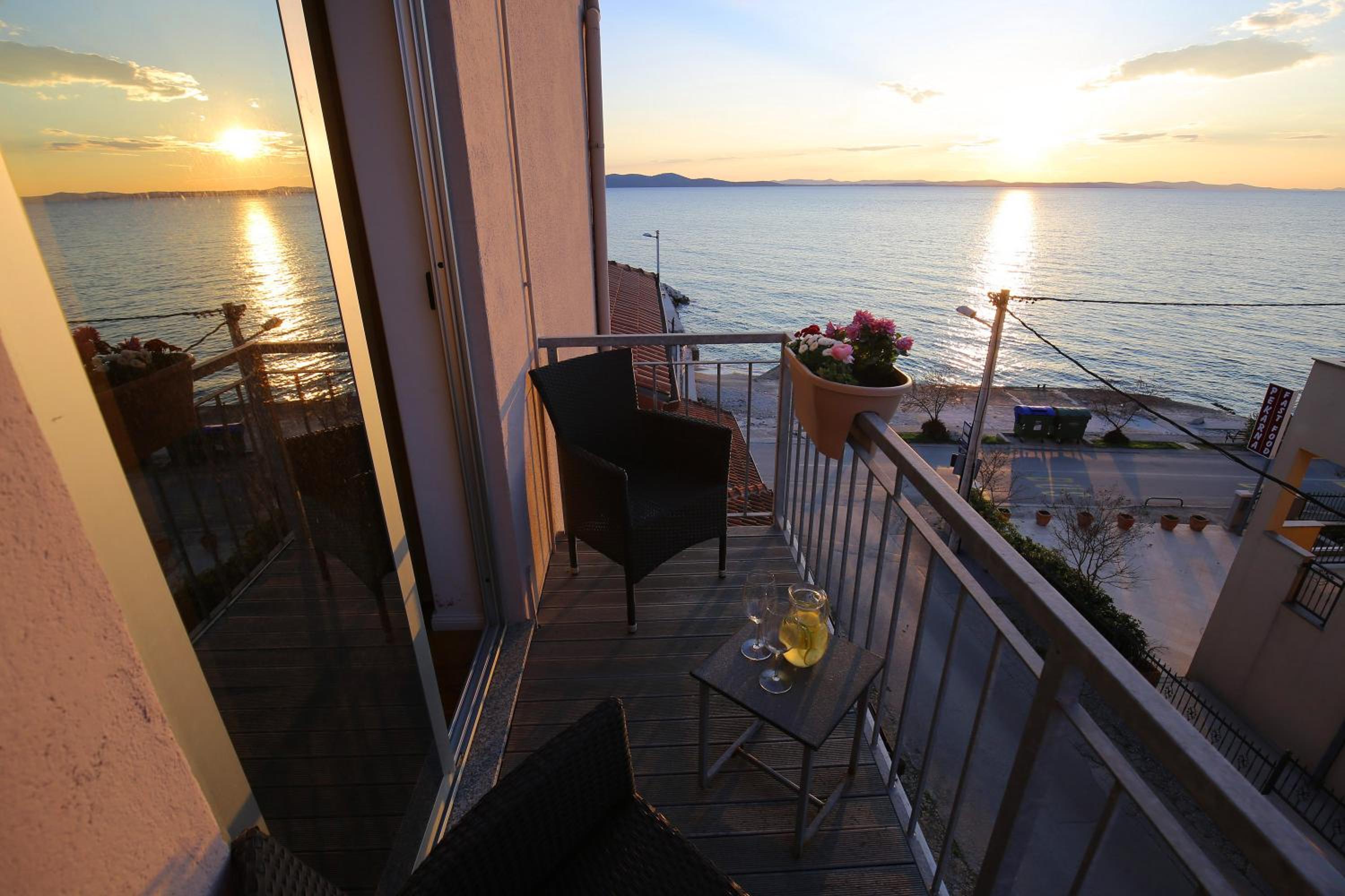 Family Room (2 Adults + 2 Children)