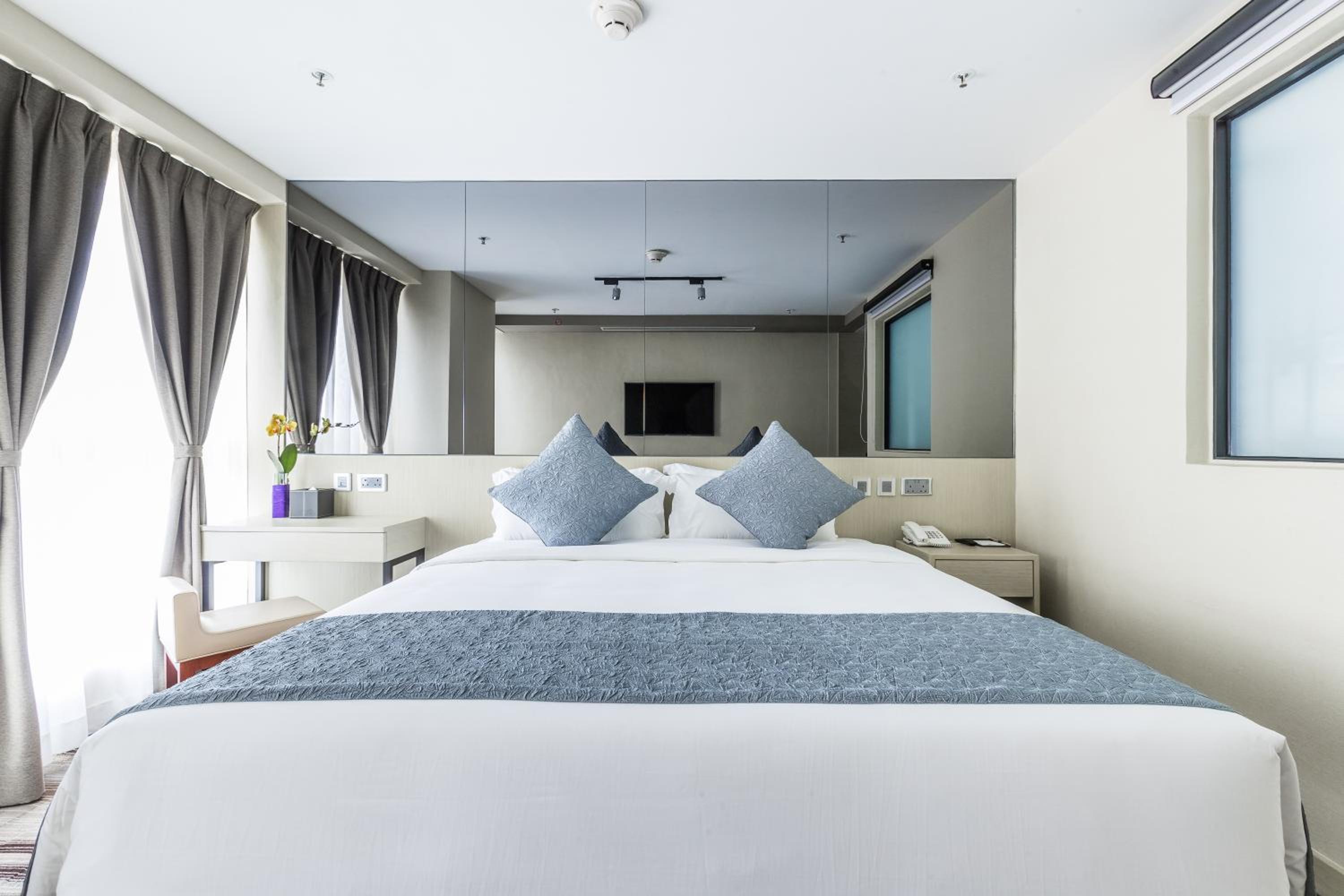 Deluxe Double or Twin Room