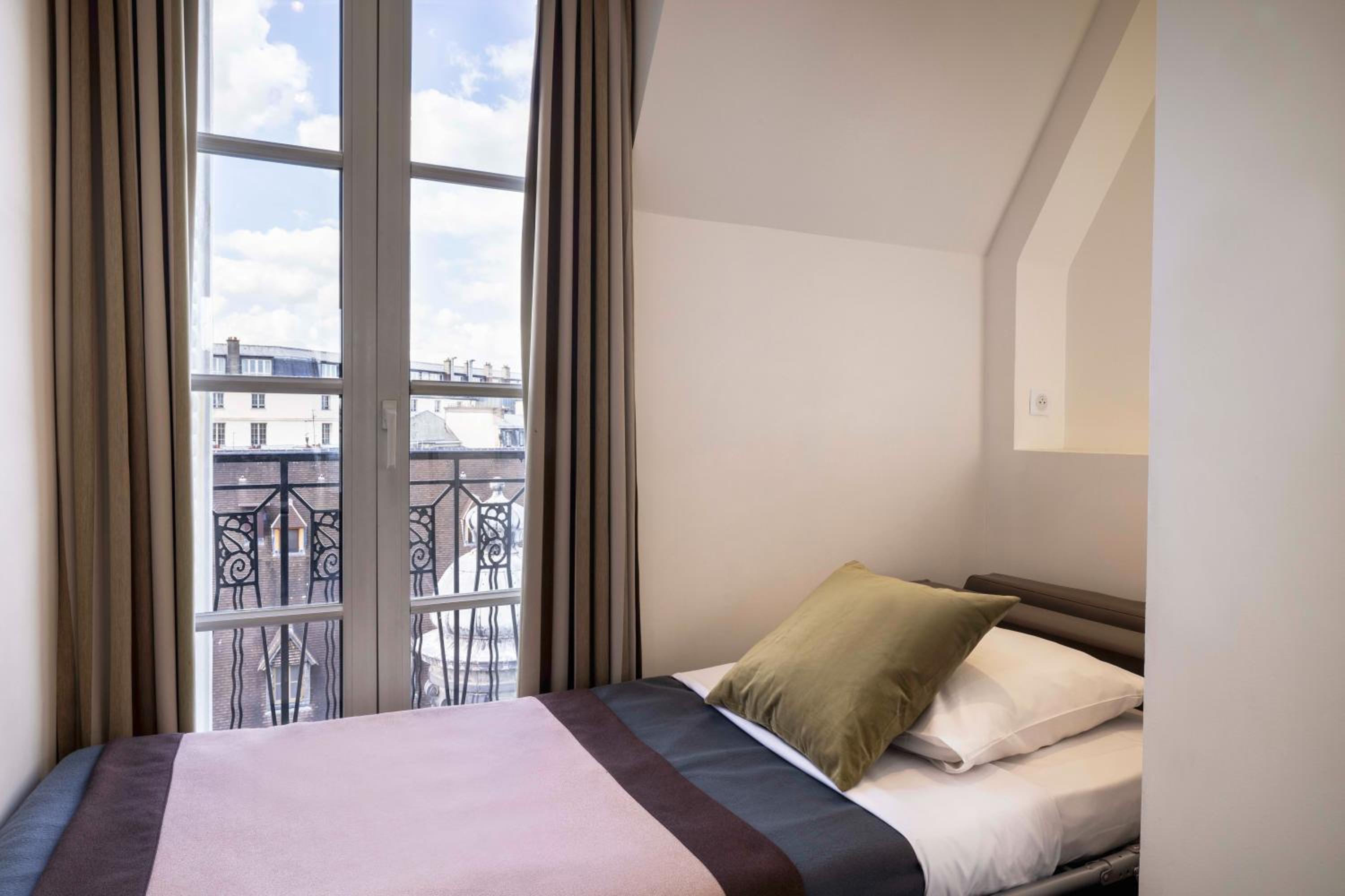 Triple Room with Tour Eiffel view