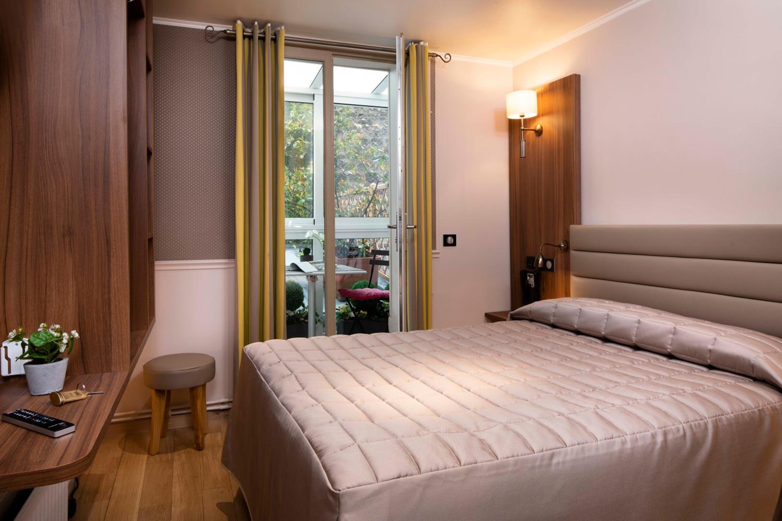 Quadruple Room with Terrace