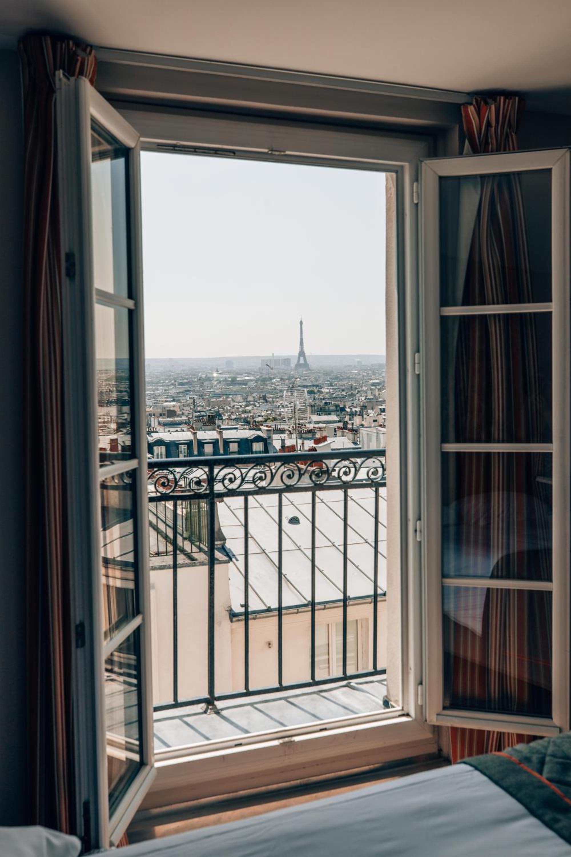 Superior Double Room with Balcony and Eiffel Tower View 