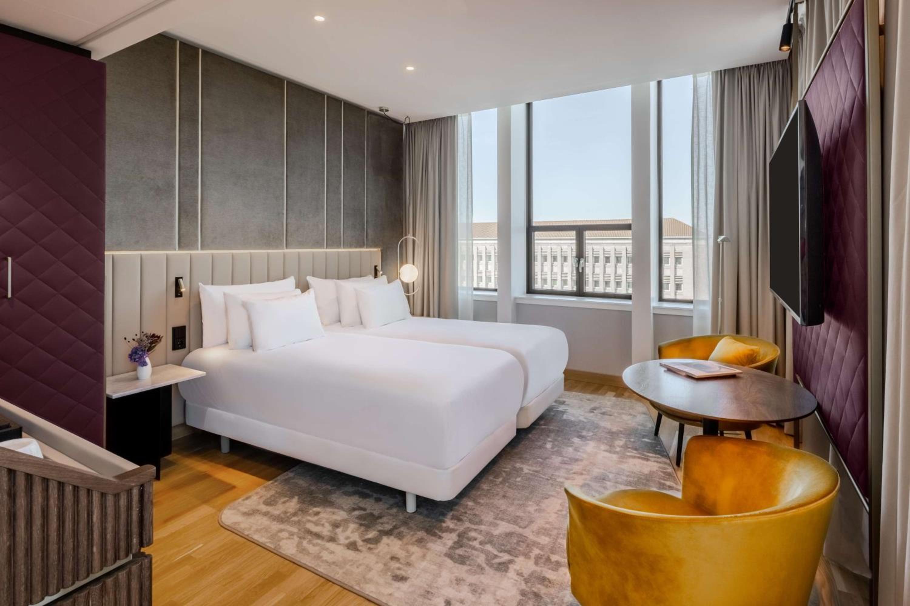 Superior Corner Room