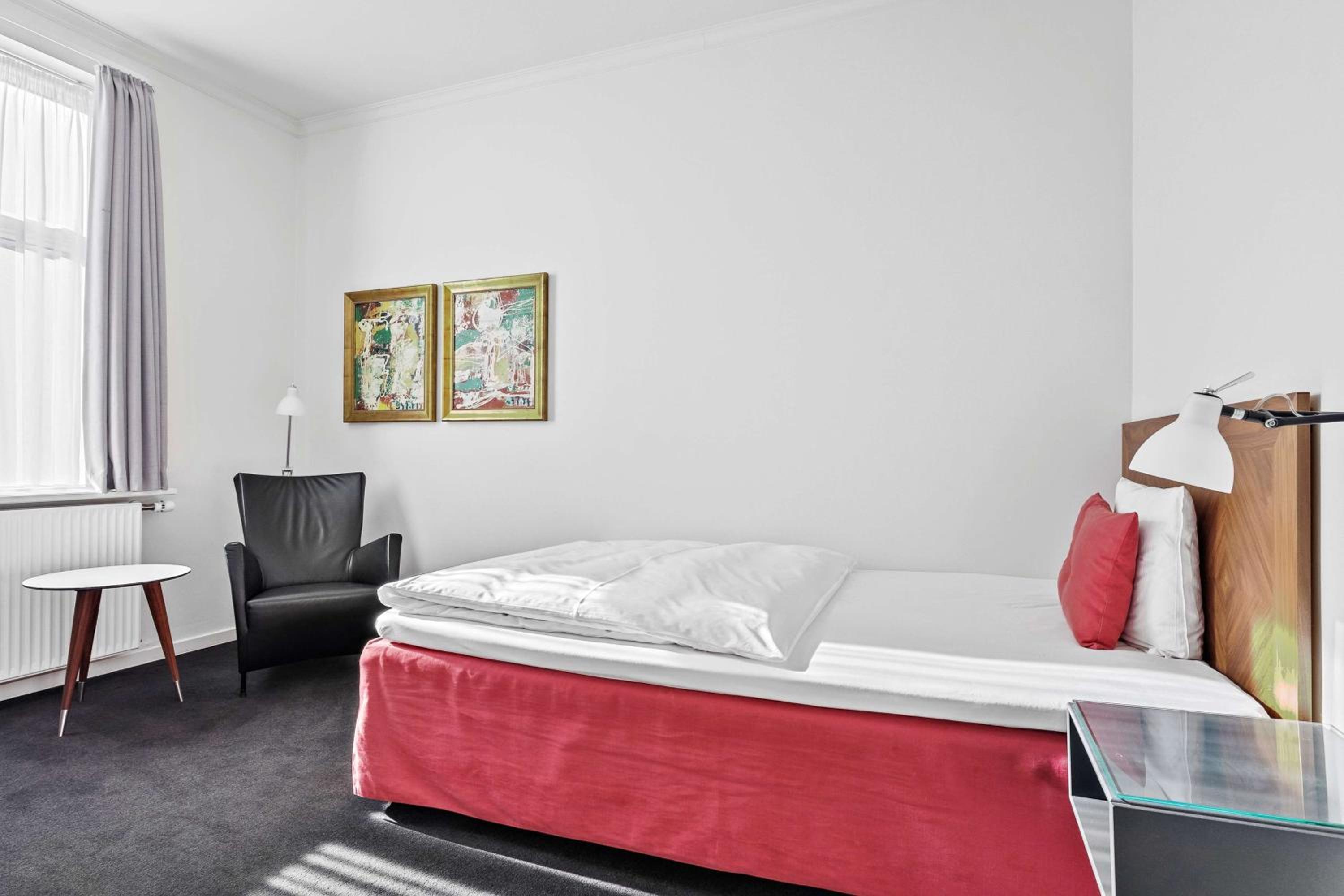 Standard Single Room - Non-Smoking
