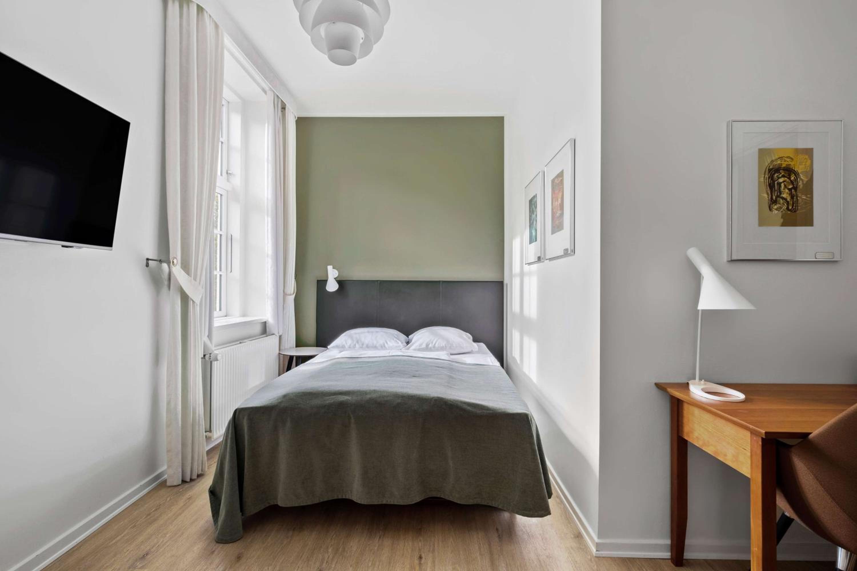 Single Room - Non-Smoking