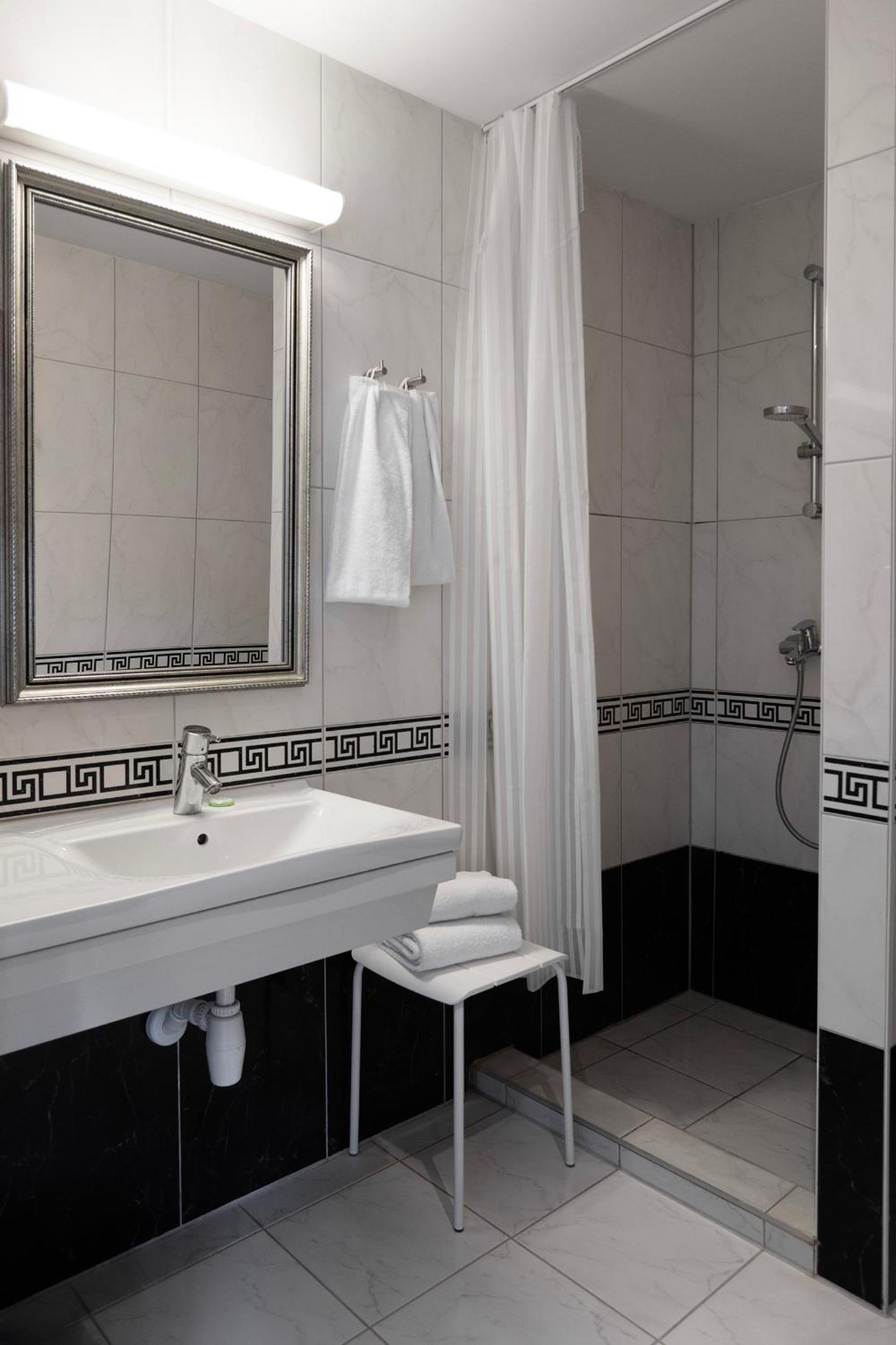 Double Or Twin Room - Non Sea View