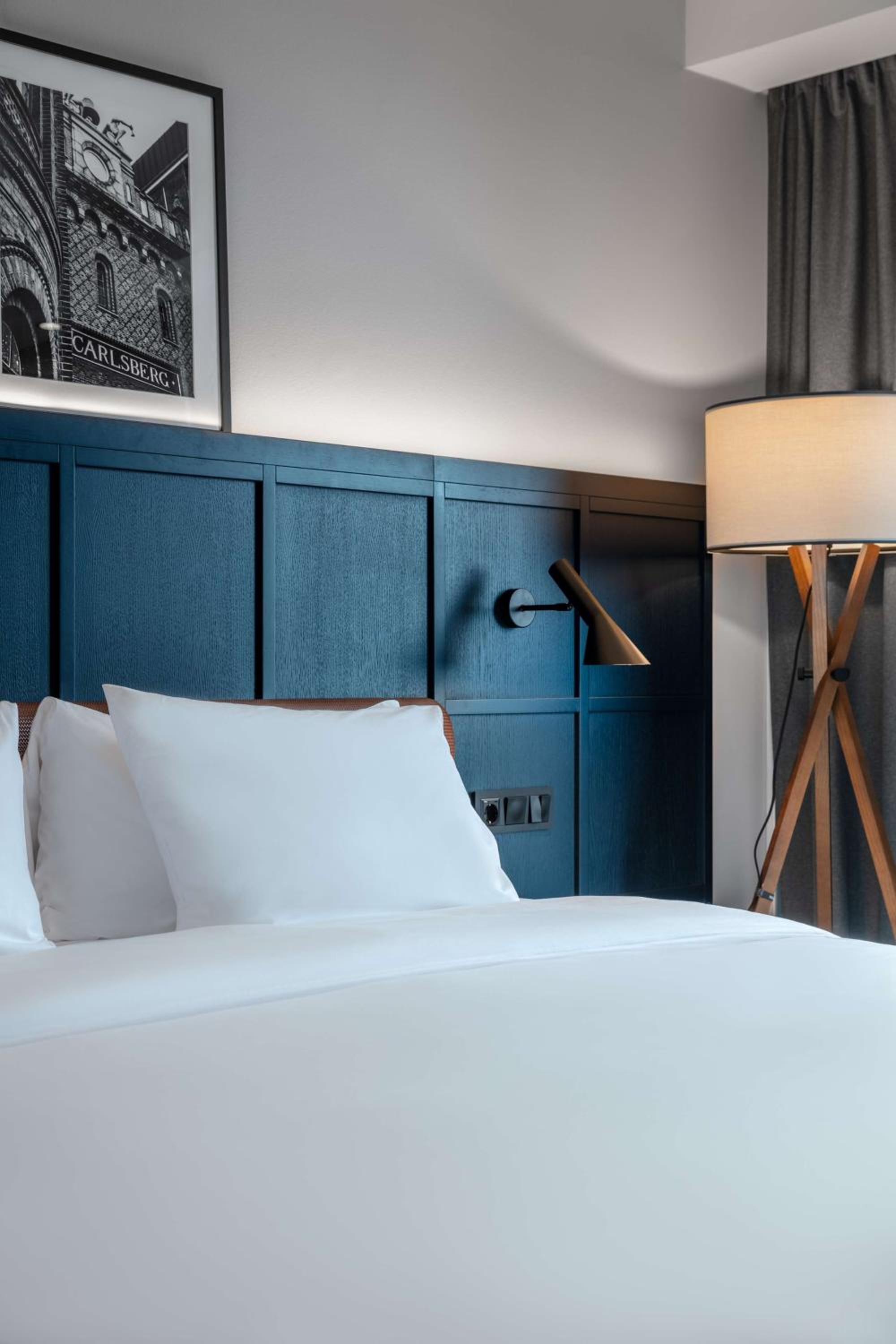 Junior Suite with Panoramic City View