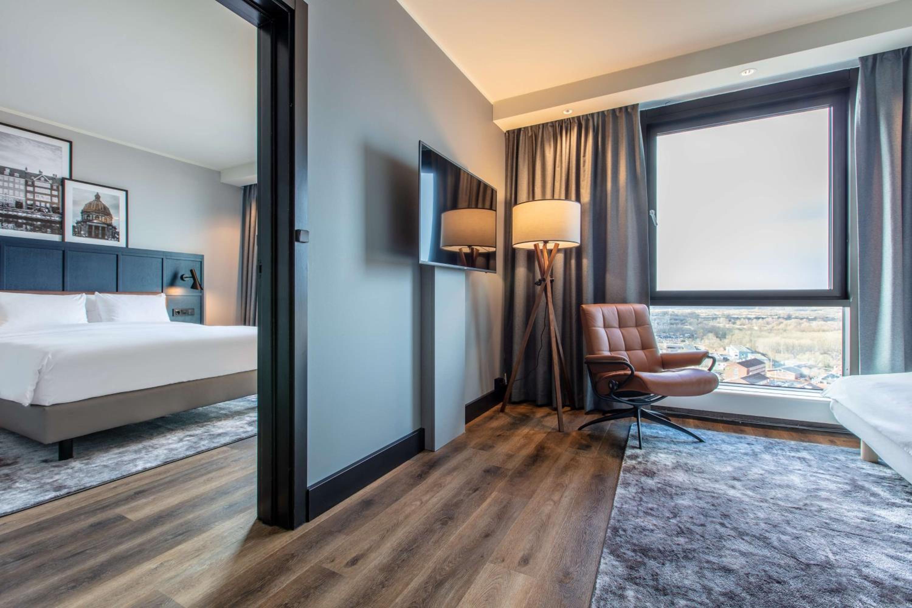 Junior Suite with Panoramic City View