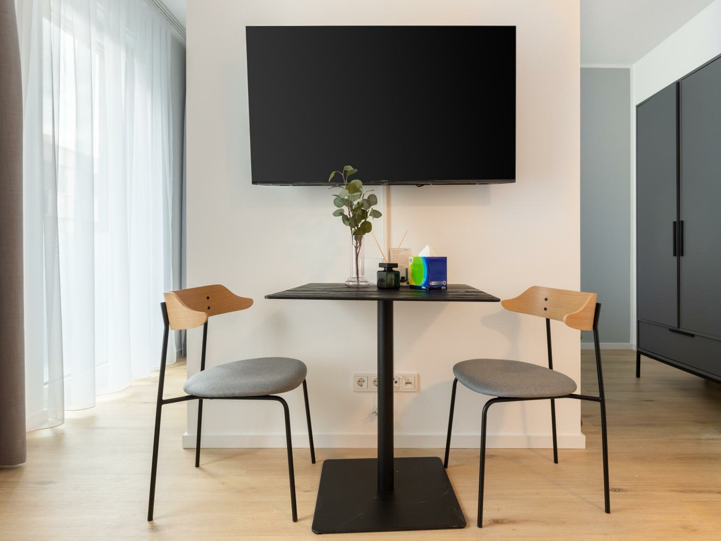 Suite L with balcony