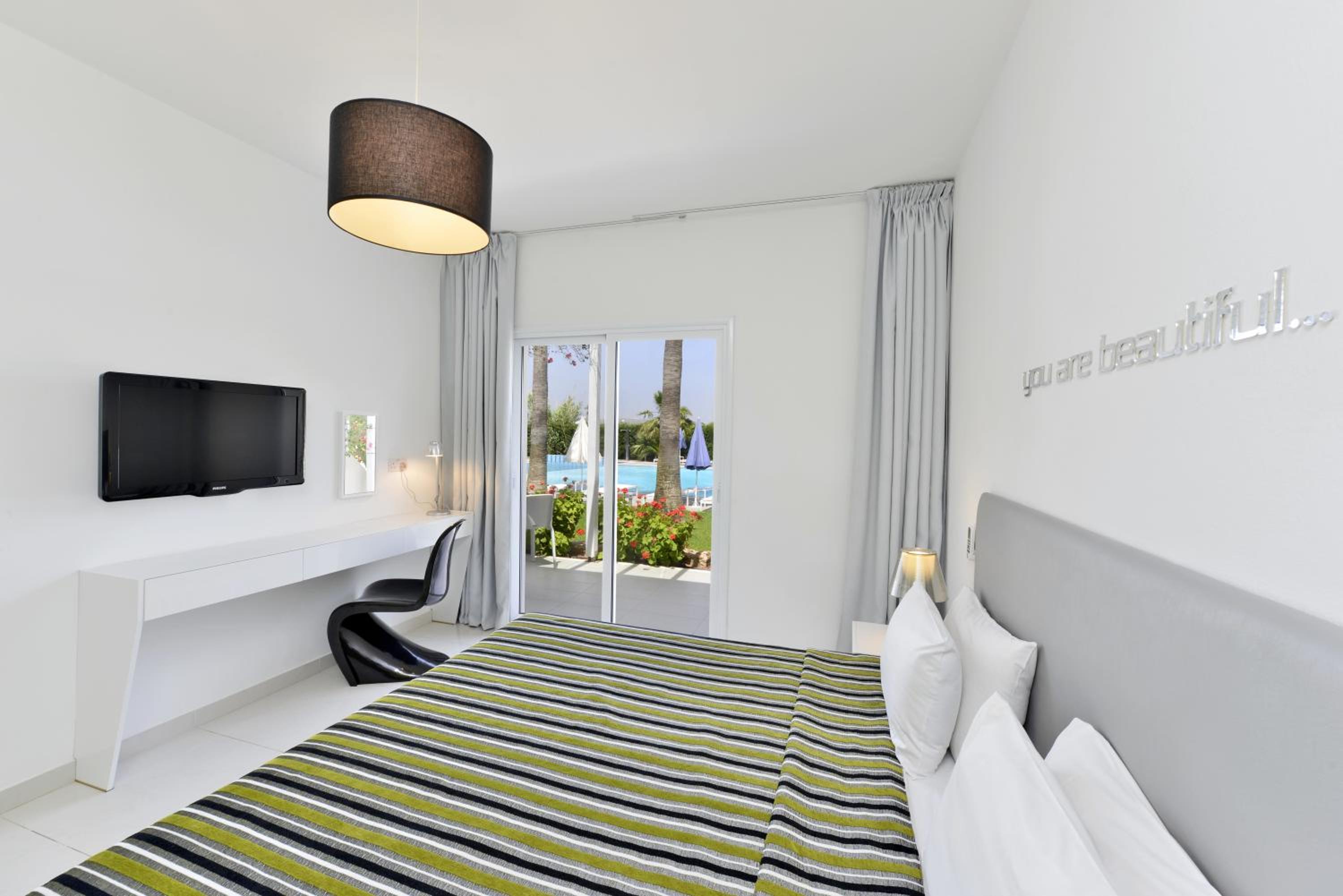 One-Bedroom Suite With Pool View (2 Adults)