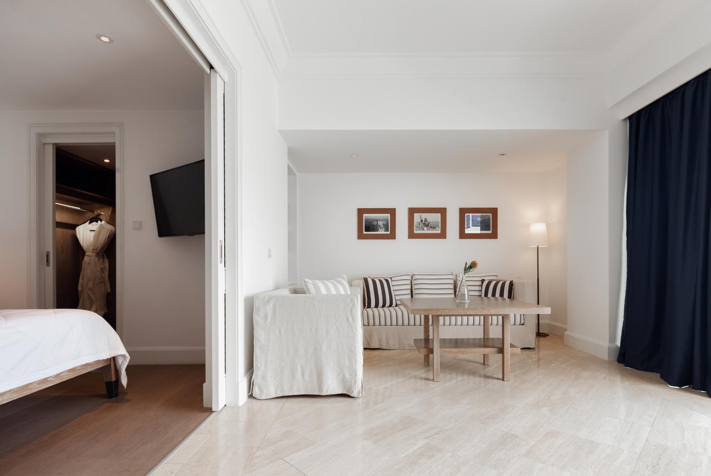 Deluxe One Bedroom Sea View Suite