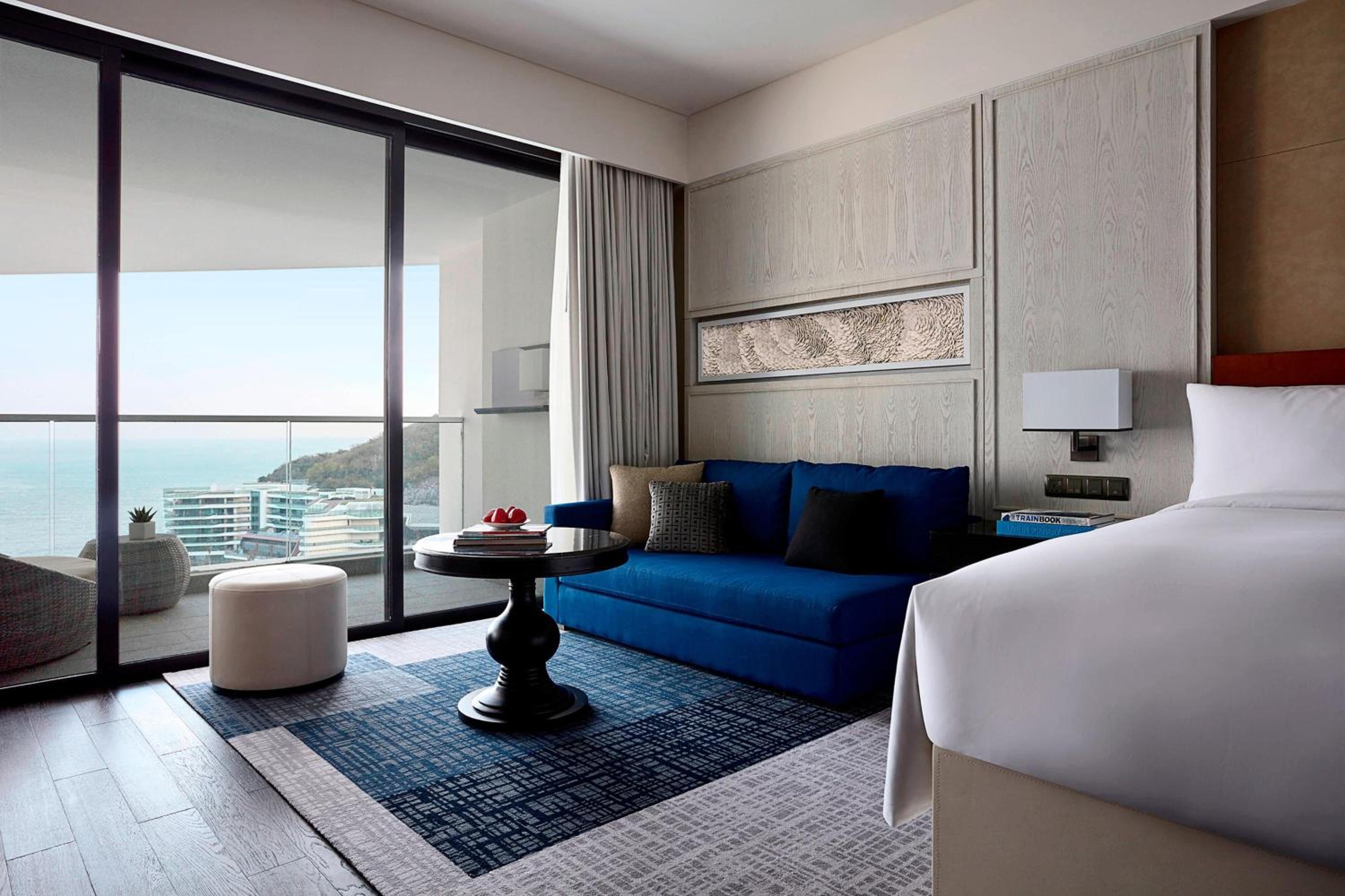 Glamorous Room, Guest room, 1 King, Ocean view, Balcony