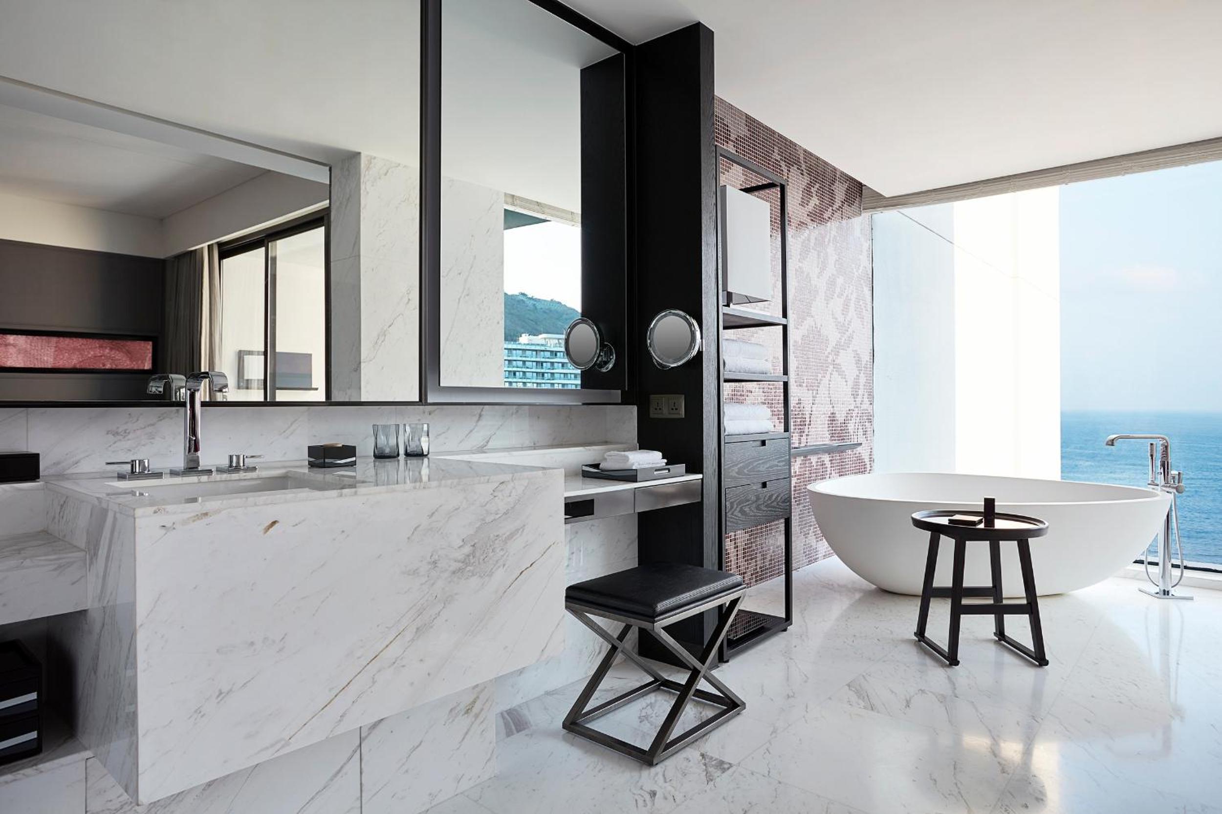 Glamorous Room, Guest room, 2 Double, Ocean view, Balcony