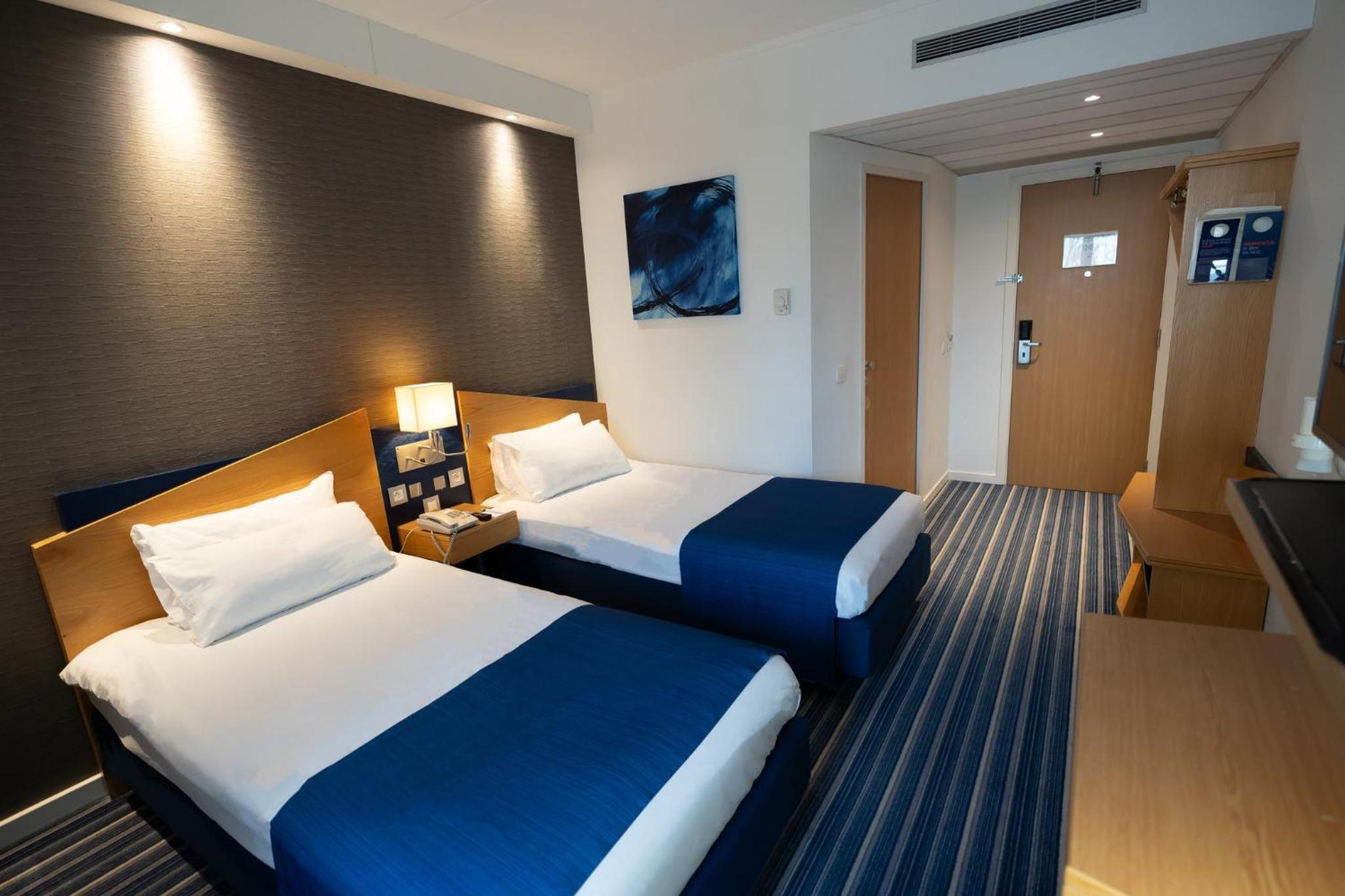 Standard Twin Room - Free Breakfast