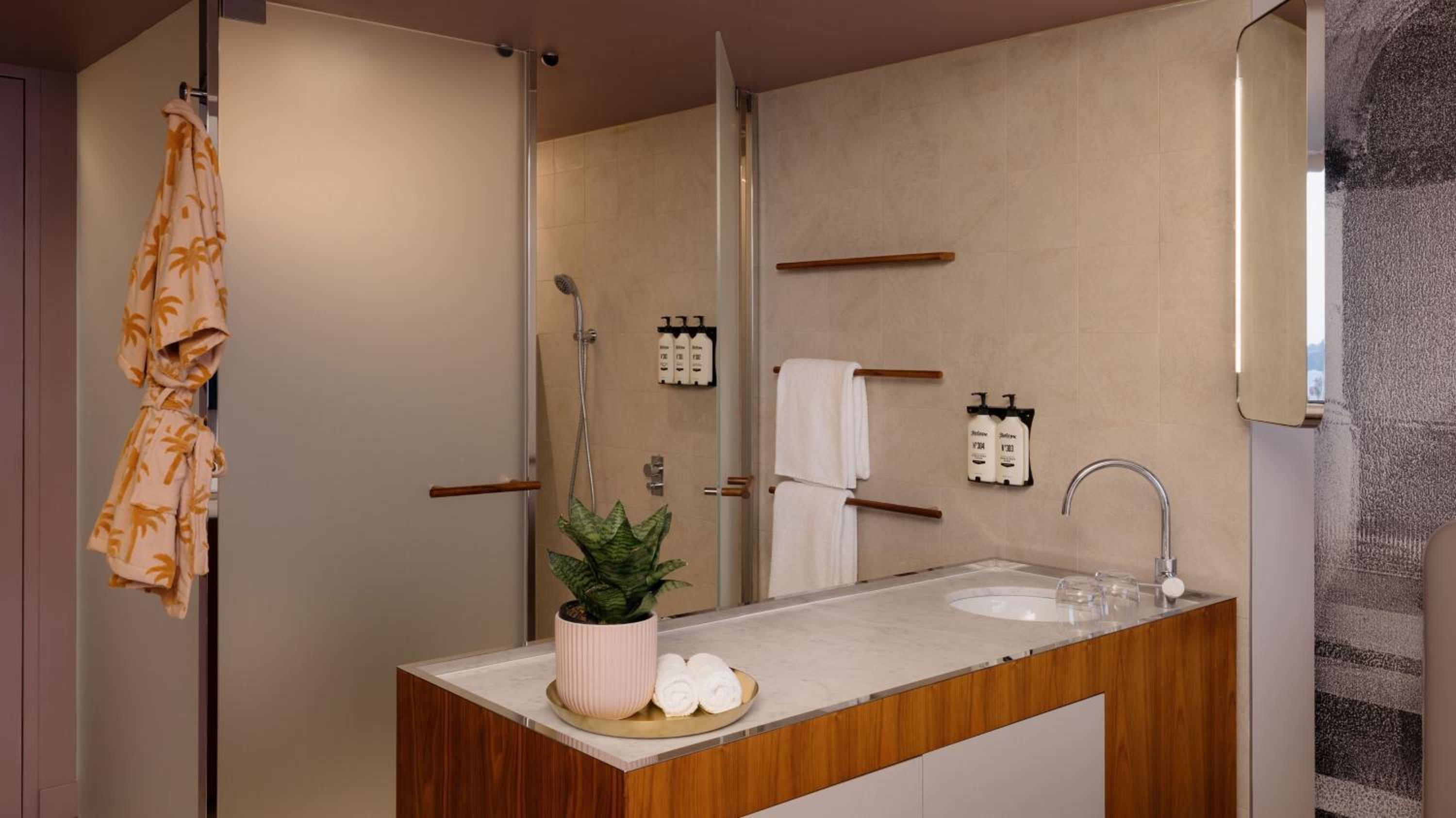 Standard King Room with Balcony and Harbor View