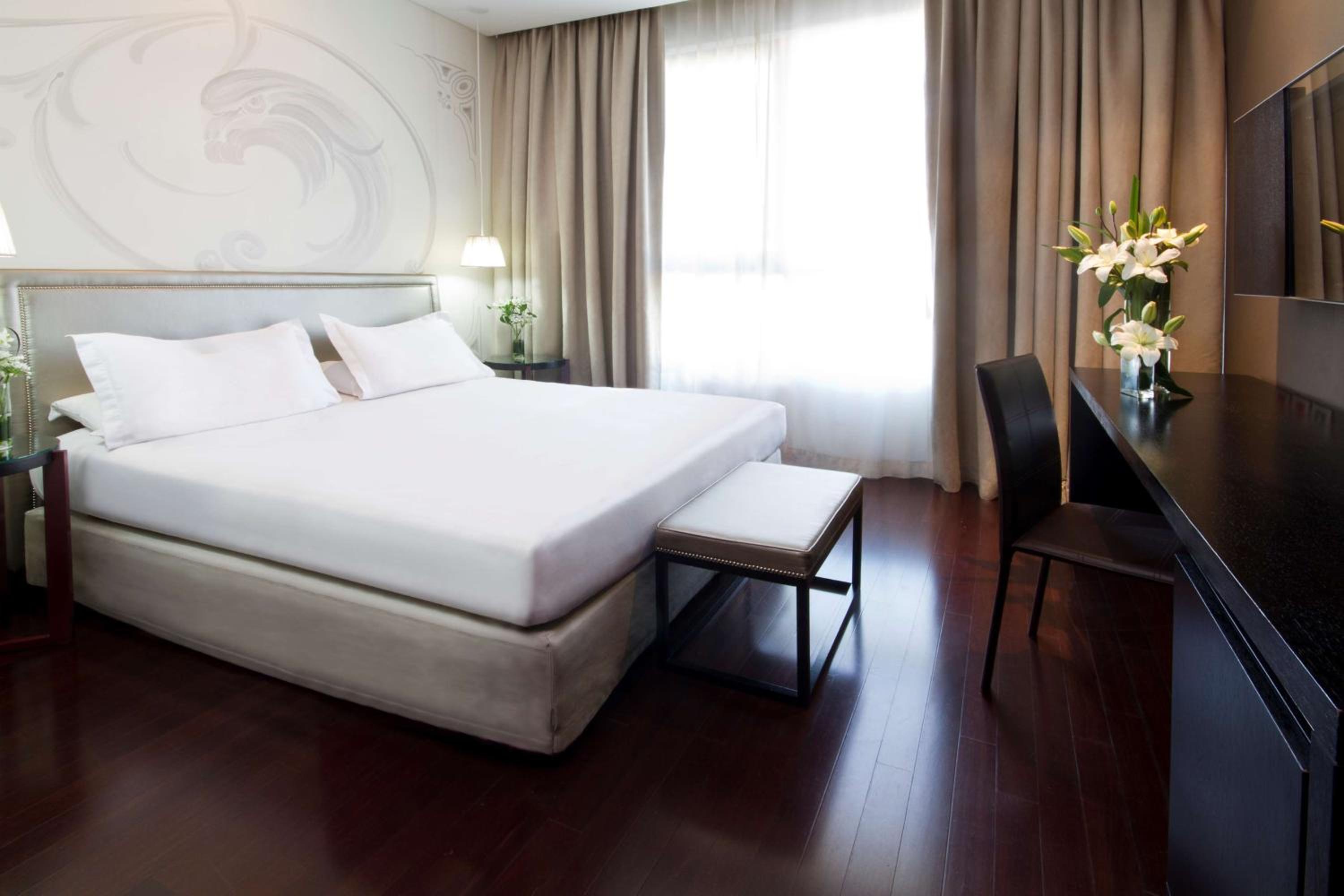 Standard Double Or Twin Room Free Parking Promo