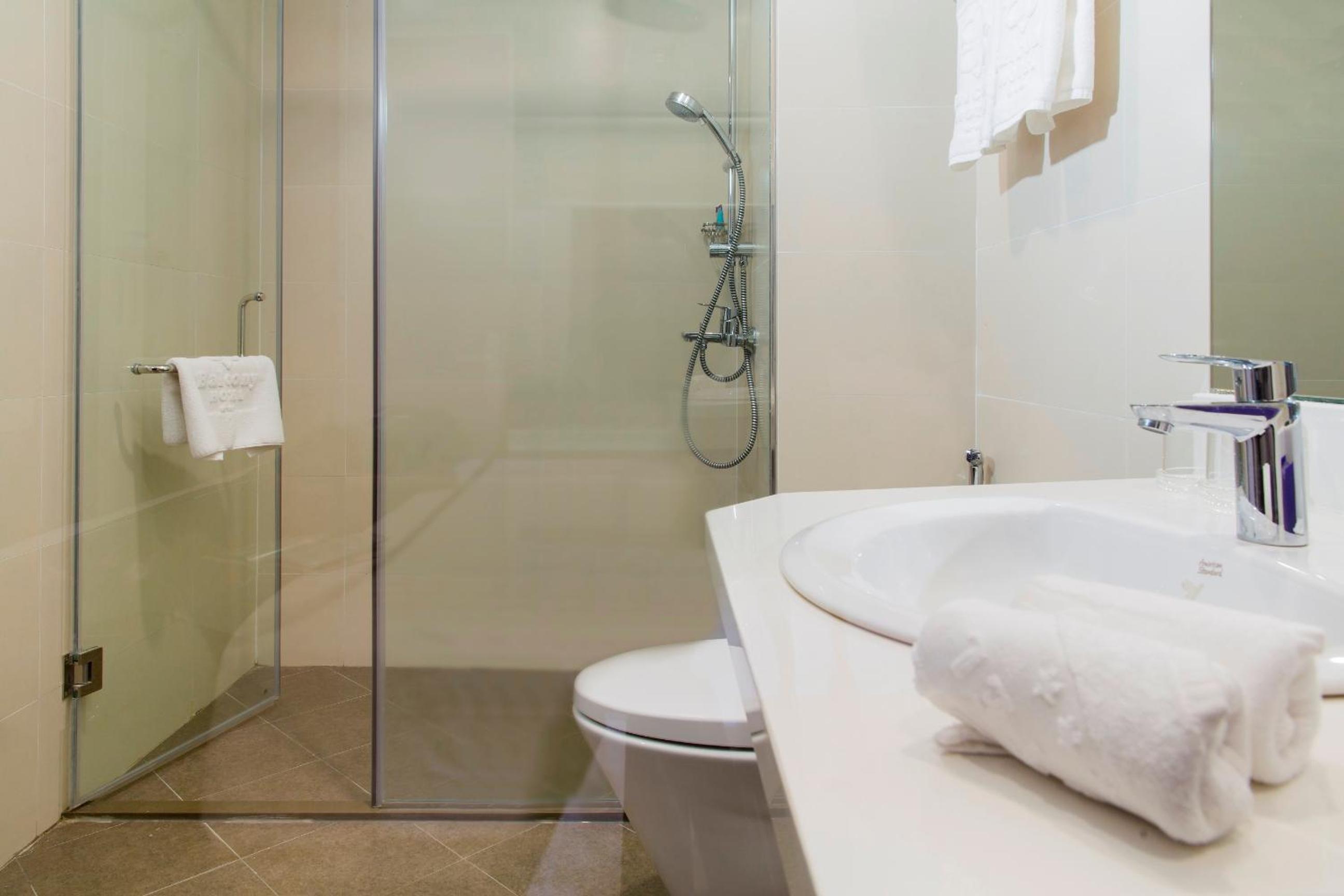 Deluxe Double Room With City View And Balcony