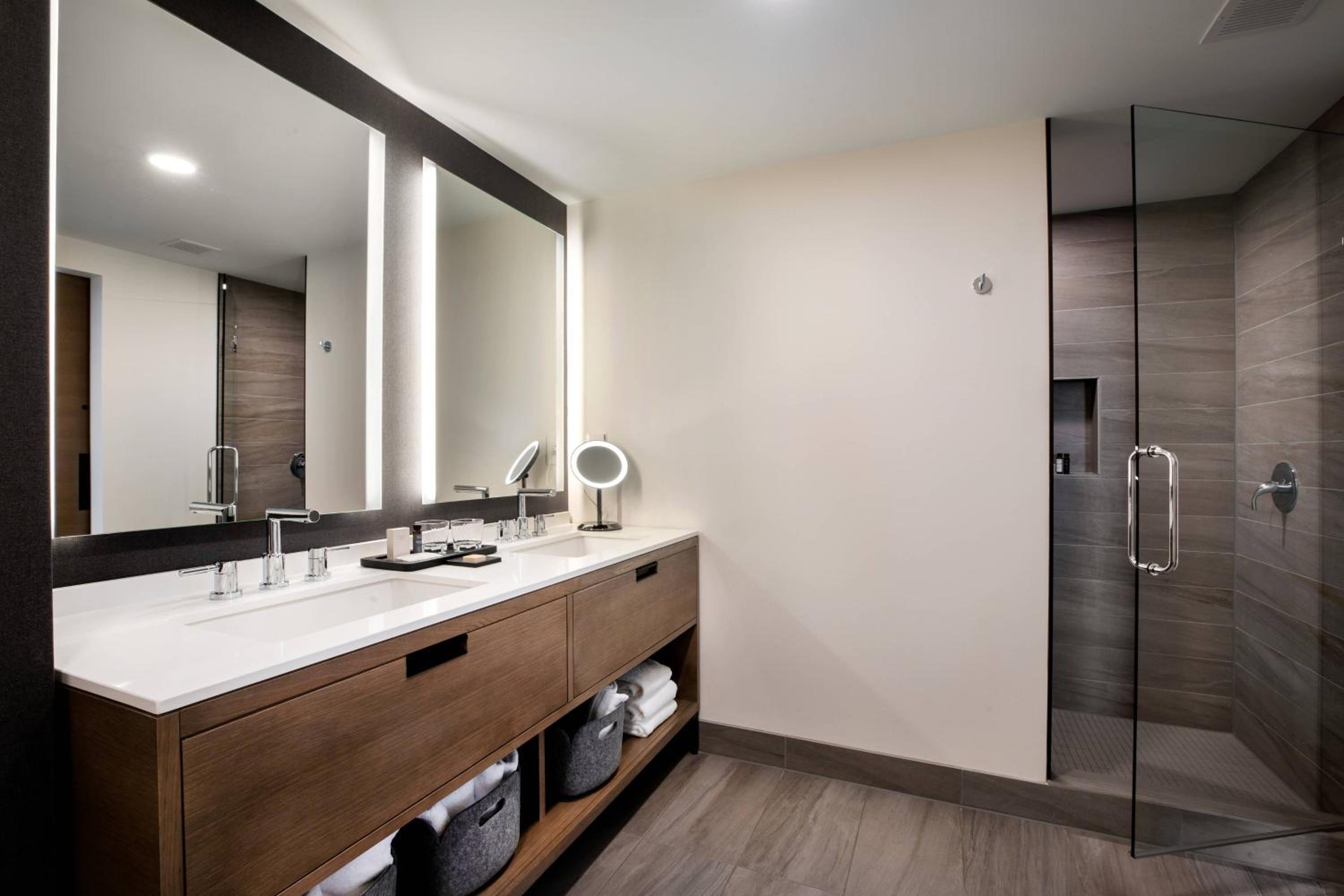 One-Bedroom King Suite 