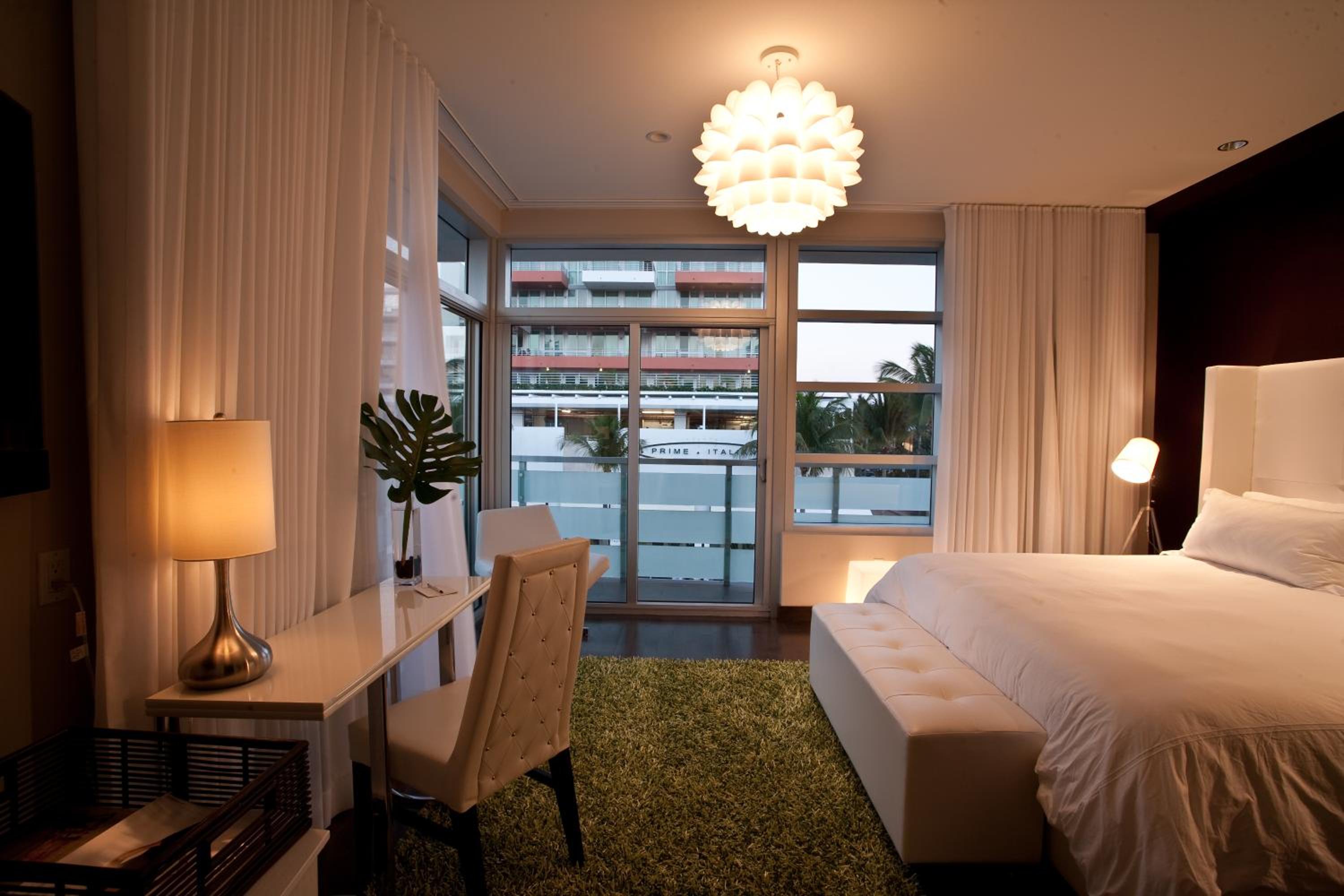 Prime King Balcony Room