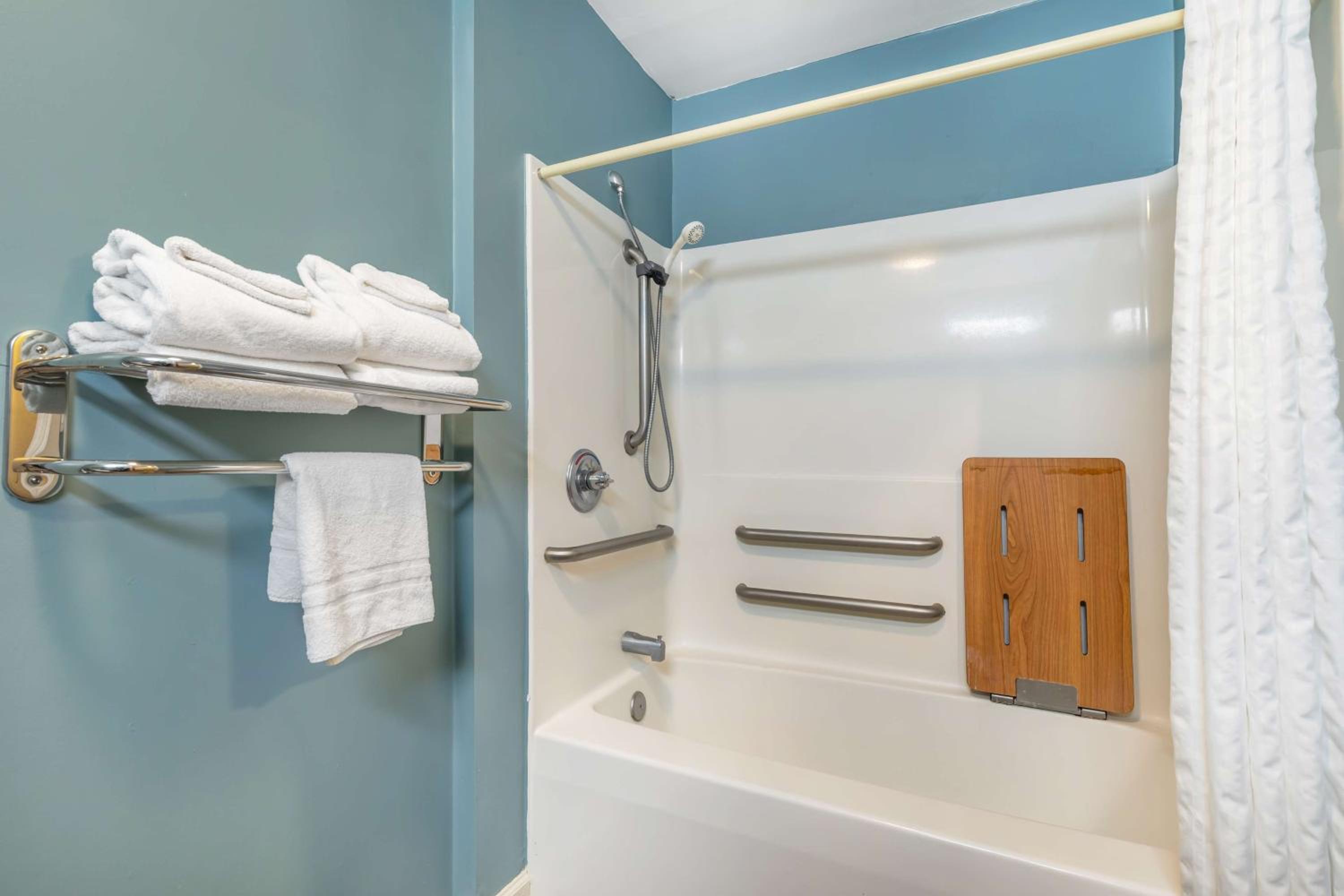 Queen Room with Two Queen Beds and Bathtub - Disability Access/Sofa Bed