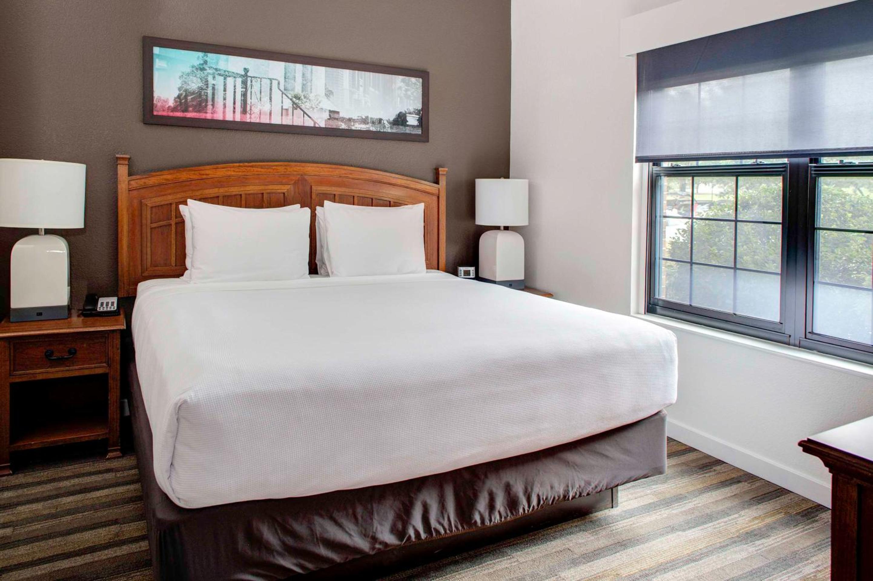 King Room With Accessible Shower - Disability Access