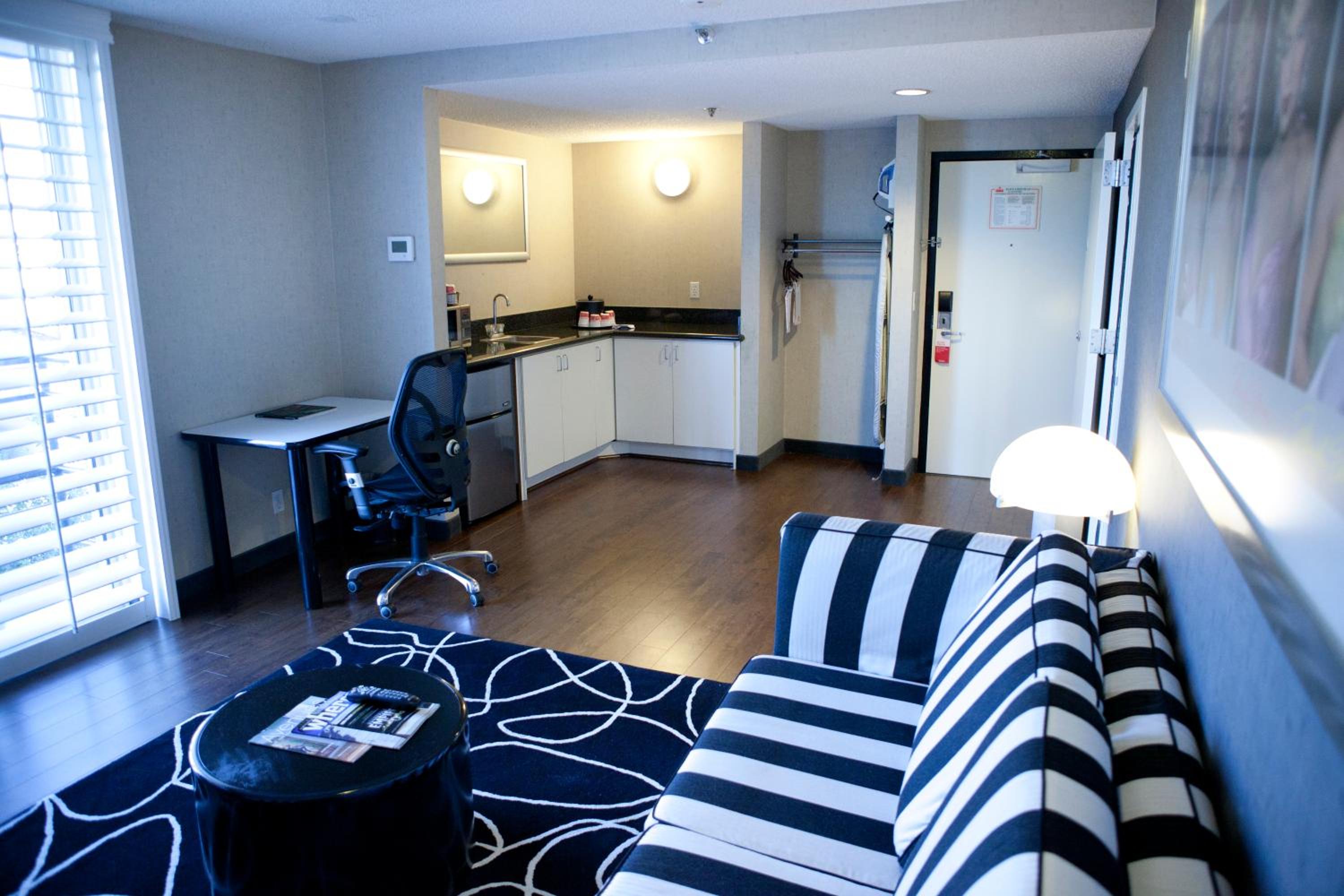 One-Bedroom Suite with Two Double Beds - Non-Smoking