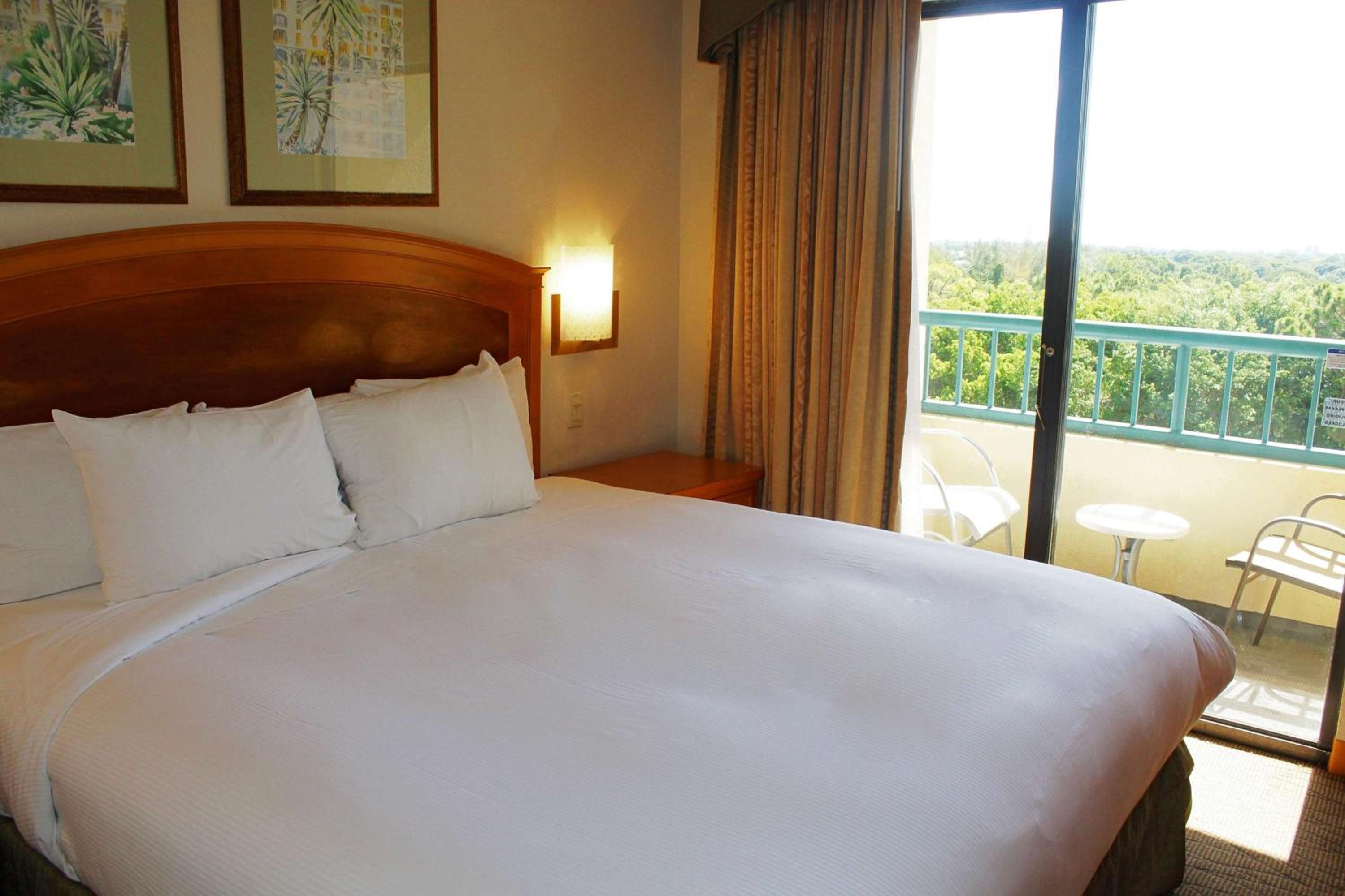 King Suite with Lake View