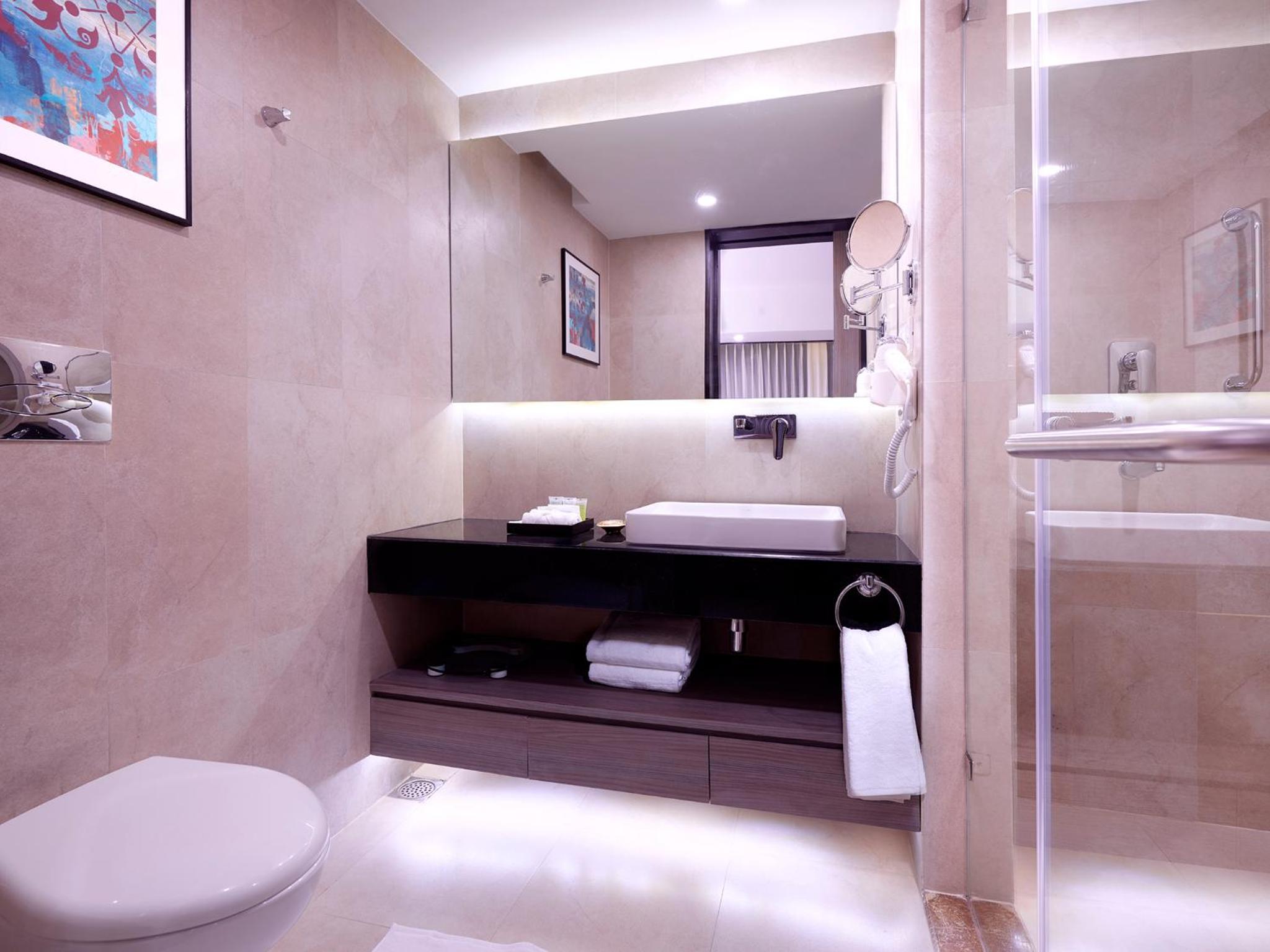 Deluxe Room King Bed