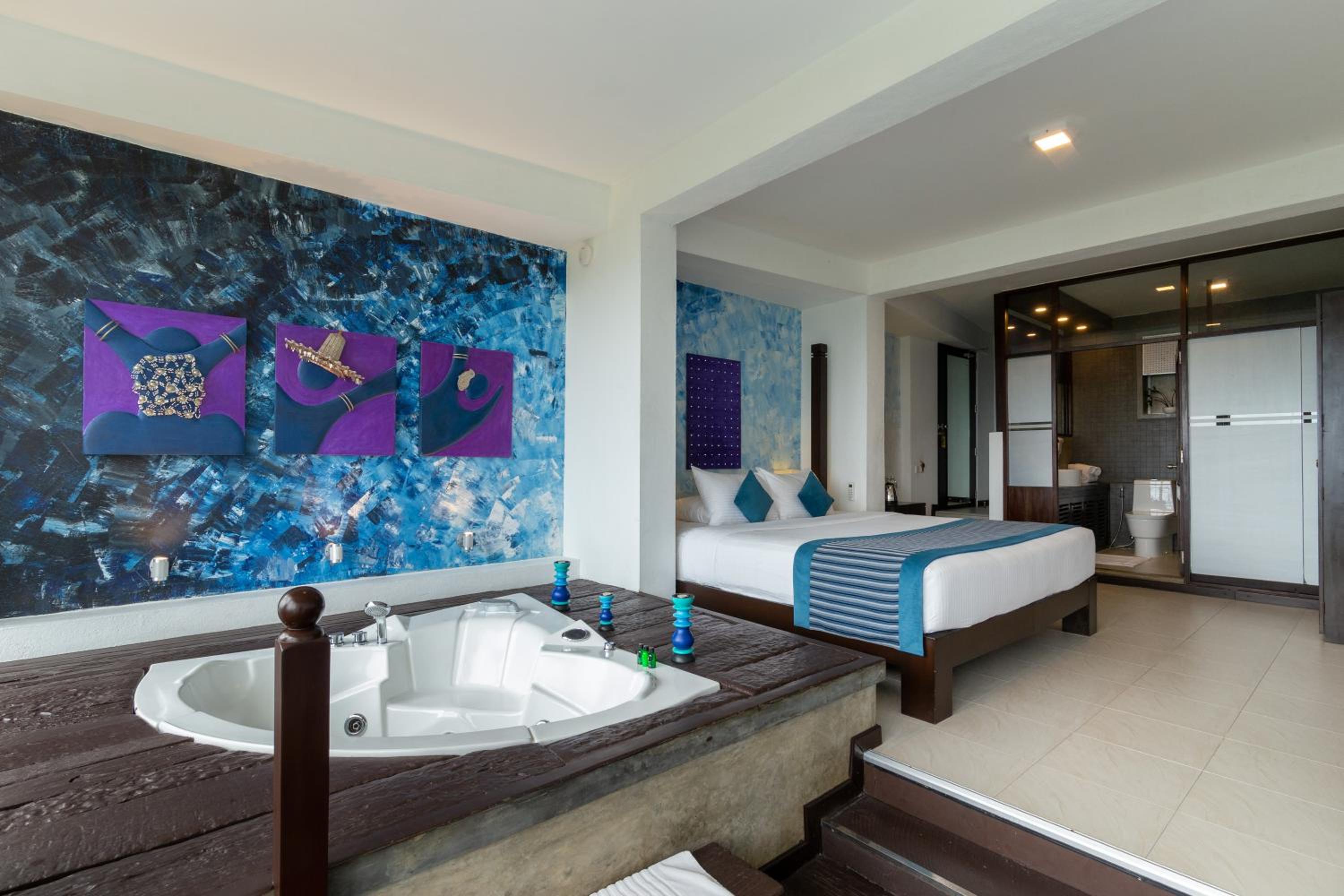 Luxury Mountain View Suite with Jacuzzi - 10% off on Award Winning Cocktails & Selected Wines, Steam Room & Sauna Access