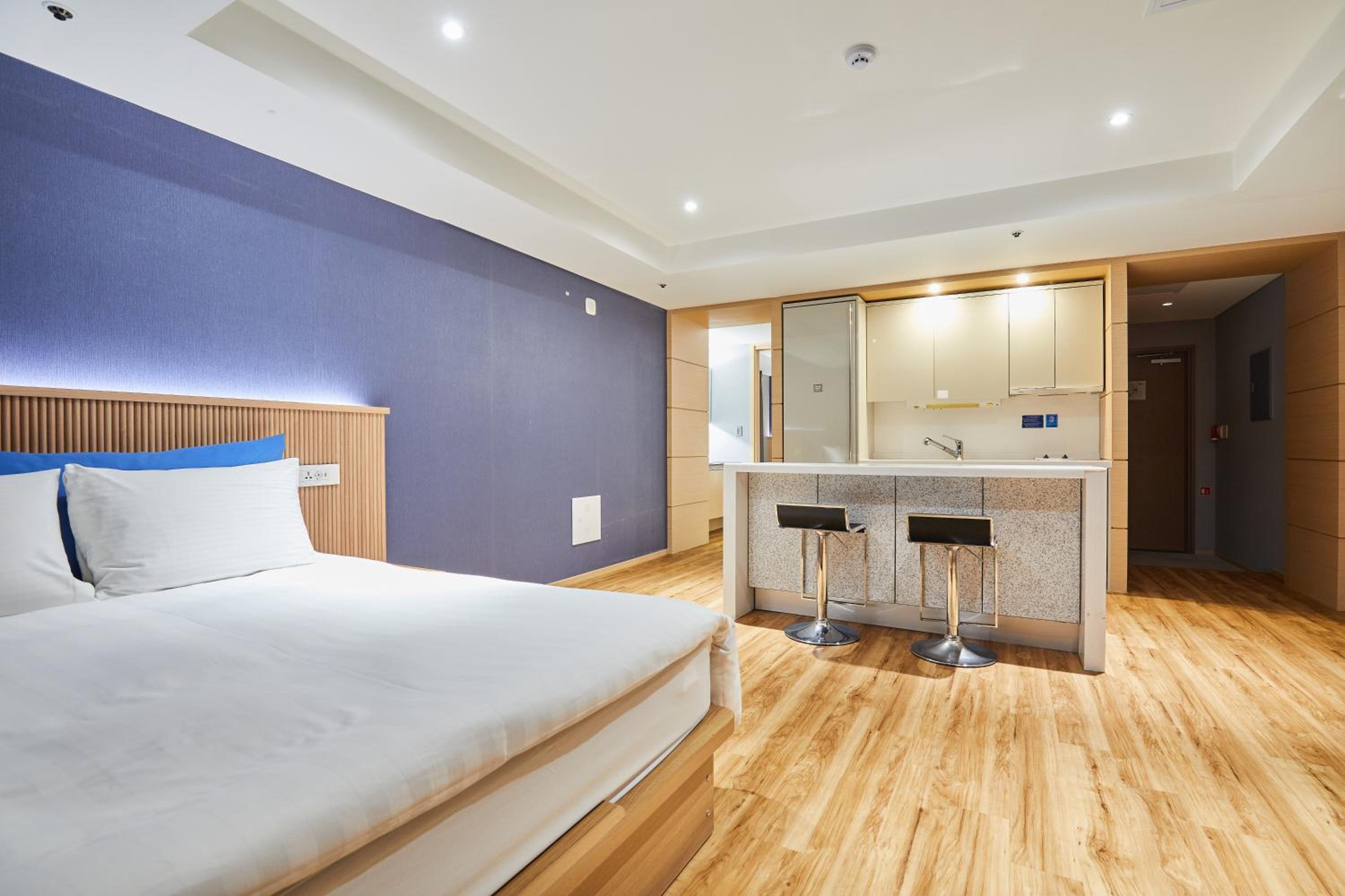 Junior Suite with No View