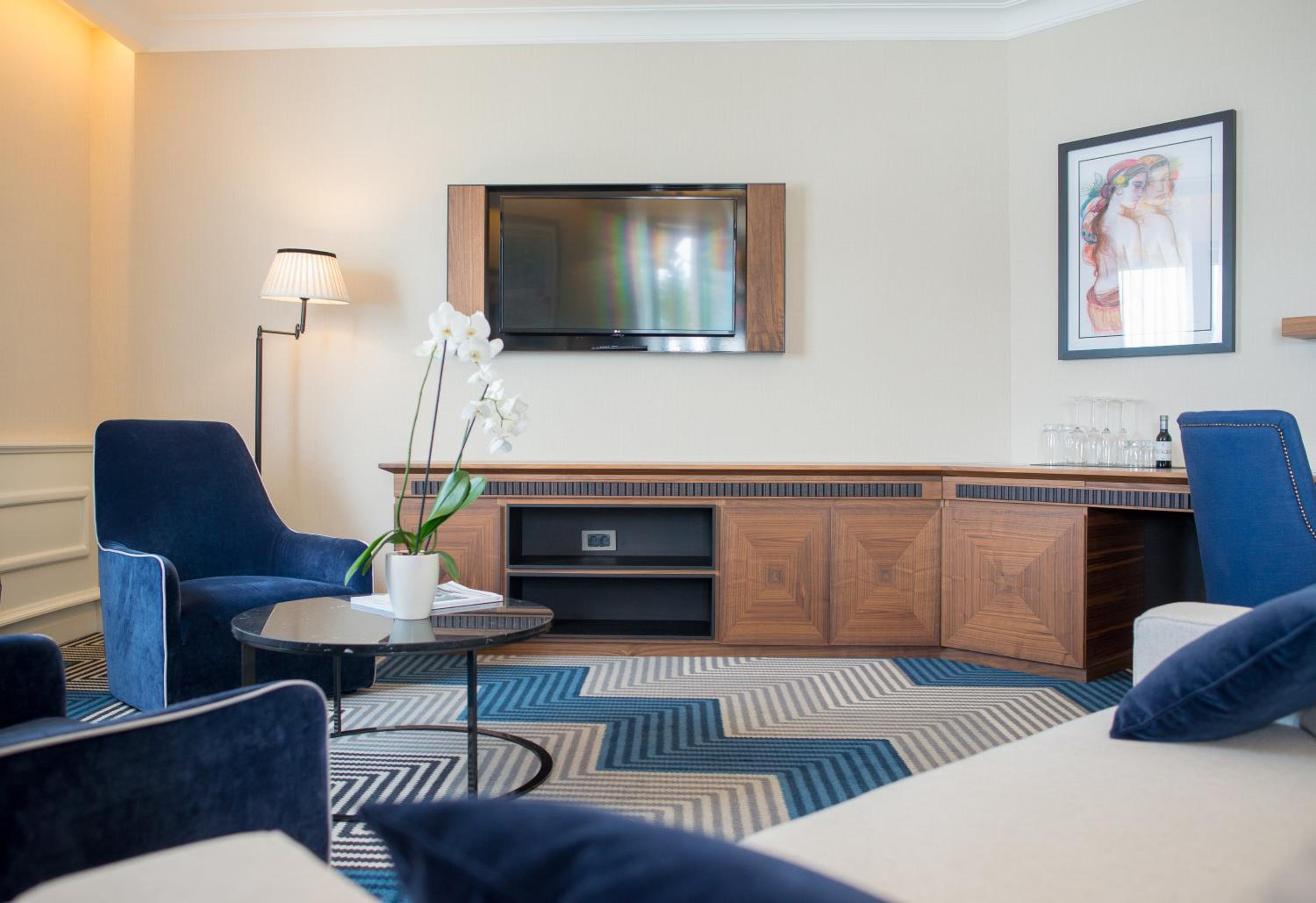 Deluxe Two-Bedroom Suite with Sea View