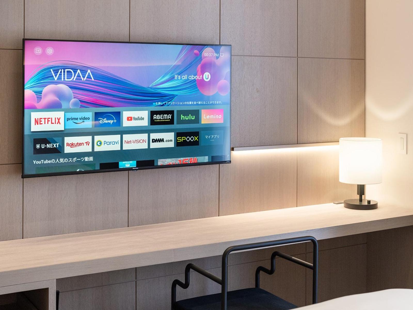 Deluxe King Room with Balcony and Lounge Access