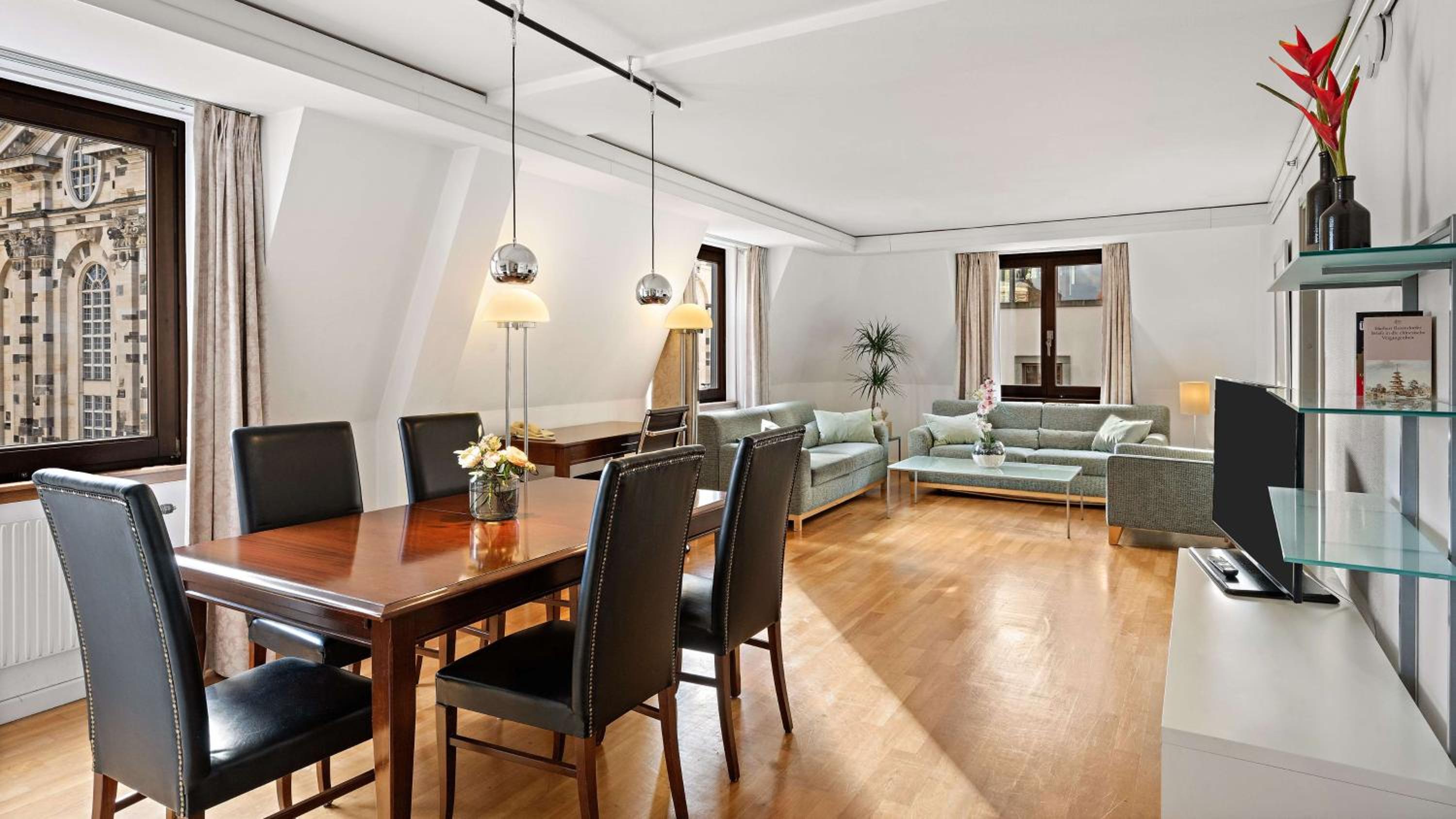 Corner King Suite