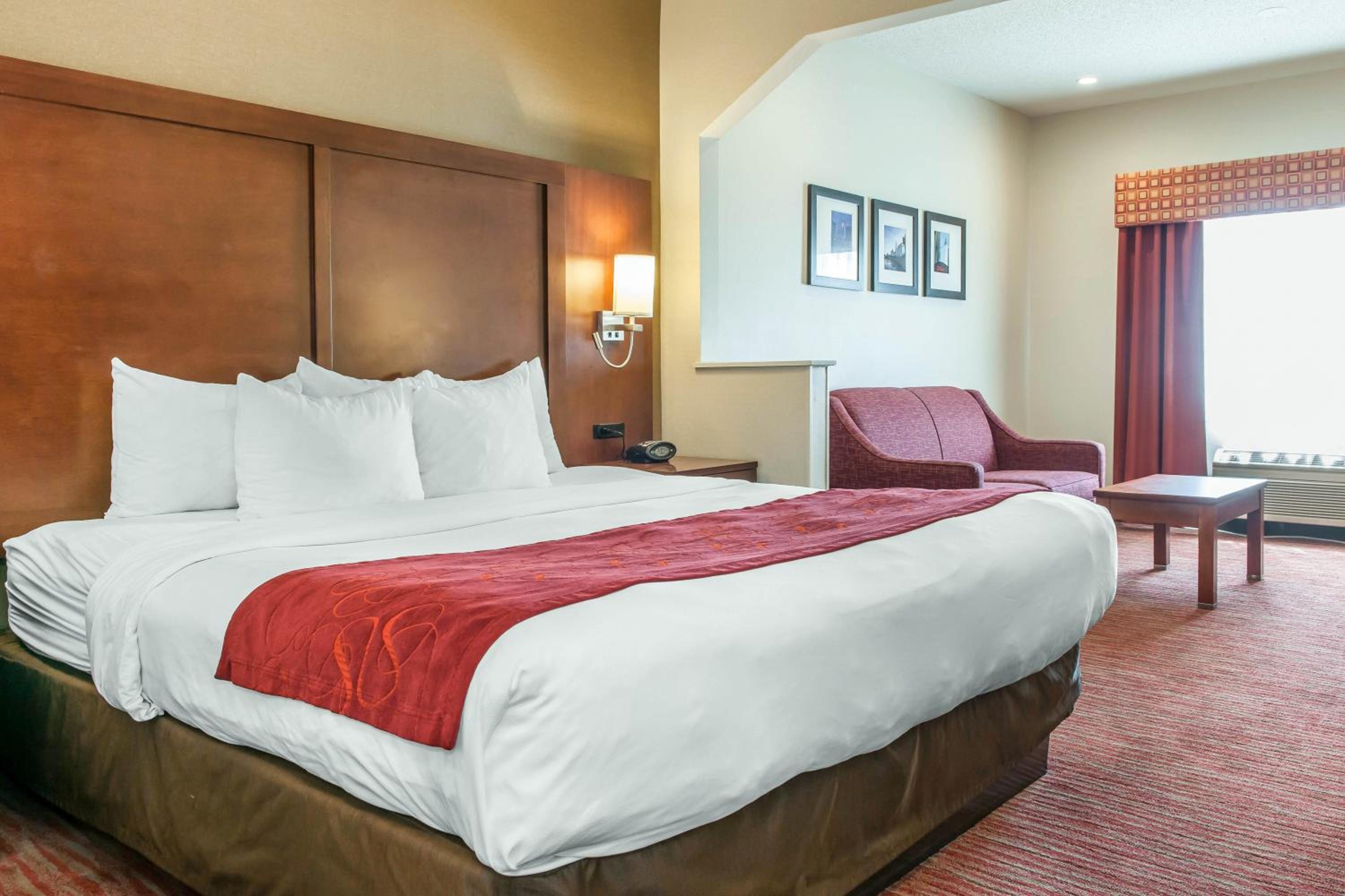 King Suite - Accessible/Non-Smoking