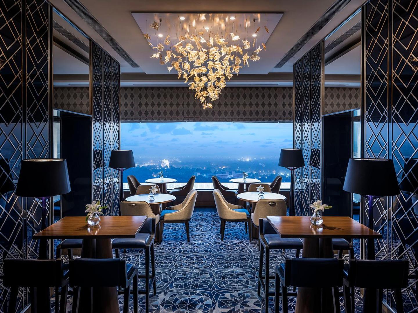 Executive Suite - 10% discount on Food & Soft Beverages & Laundry - Evening cocktails and canapés at the Horizon Club Lounge from 6pm – 8pm
