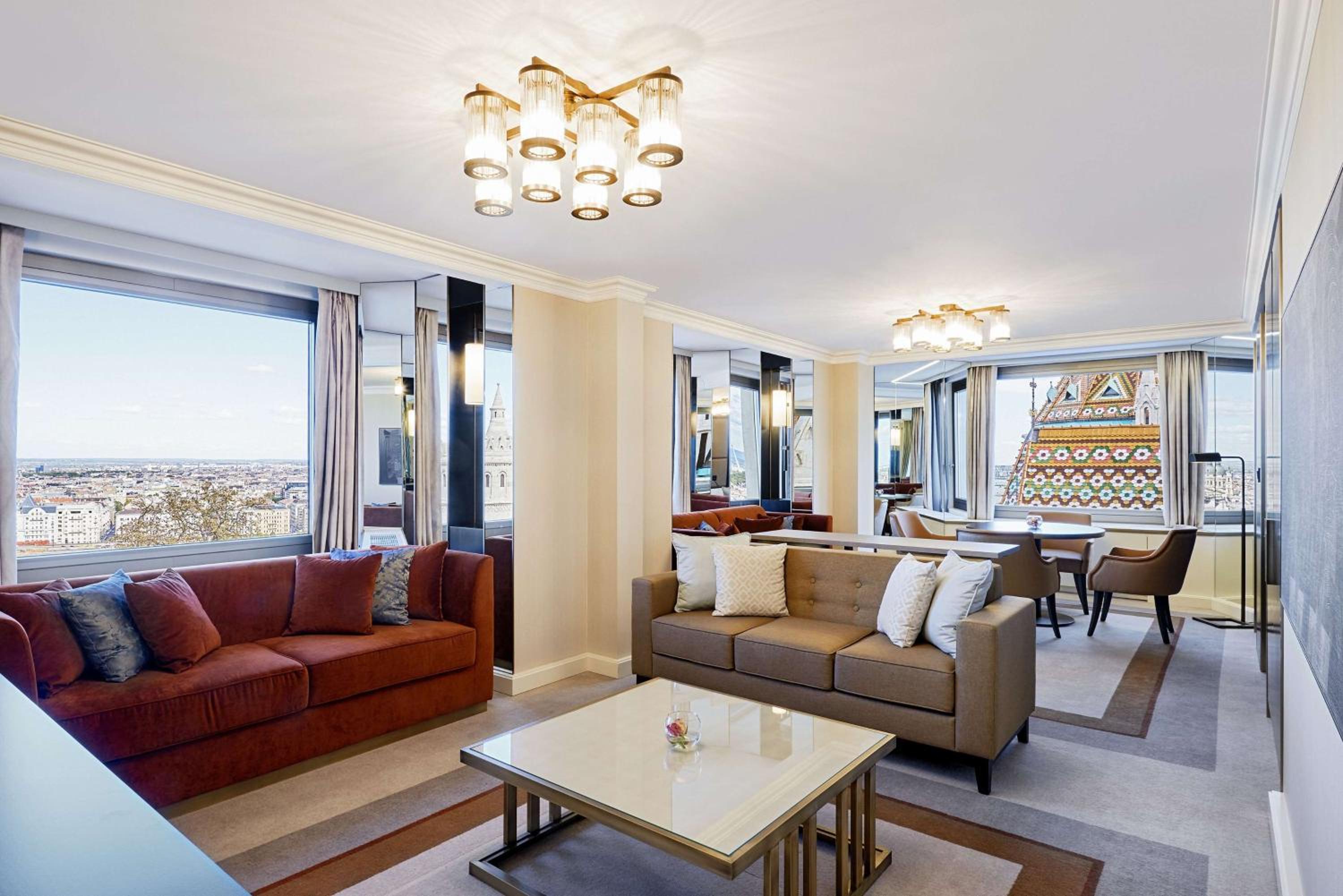 Corner King Suite - Danube River Suite