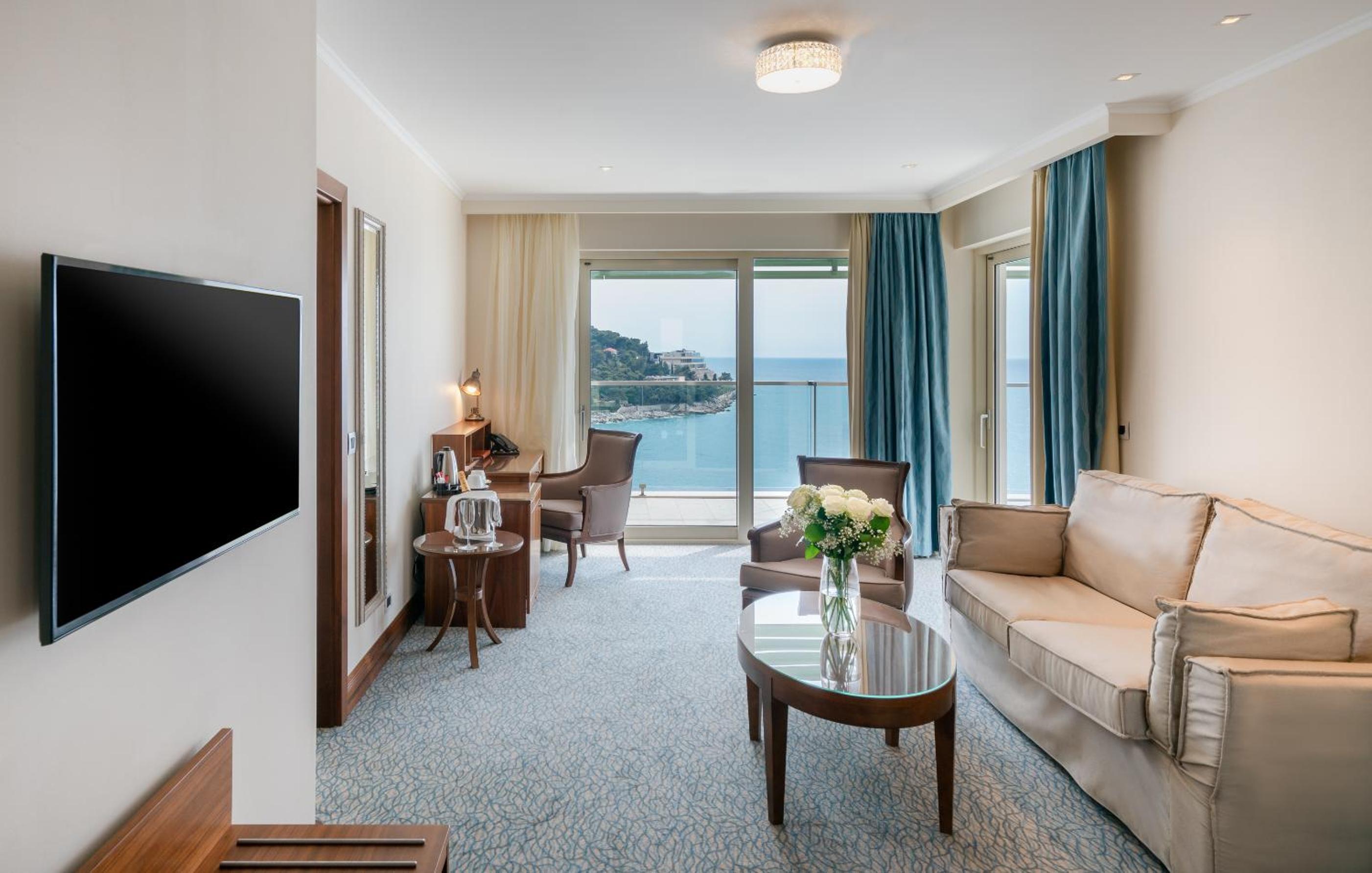 Deluxe Suite with Terrace and Sea View