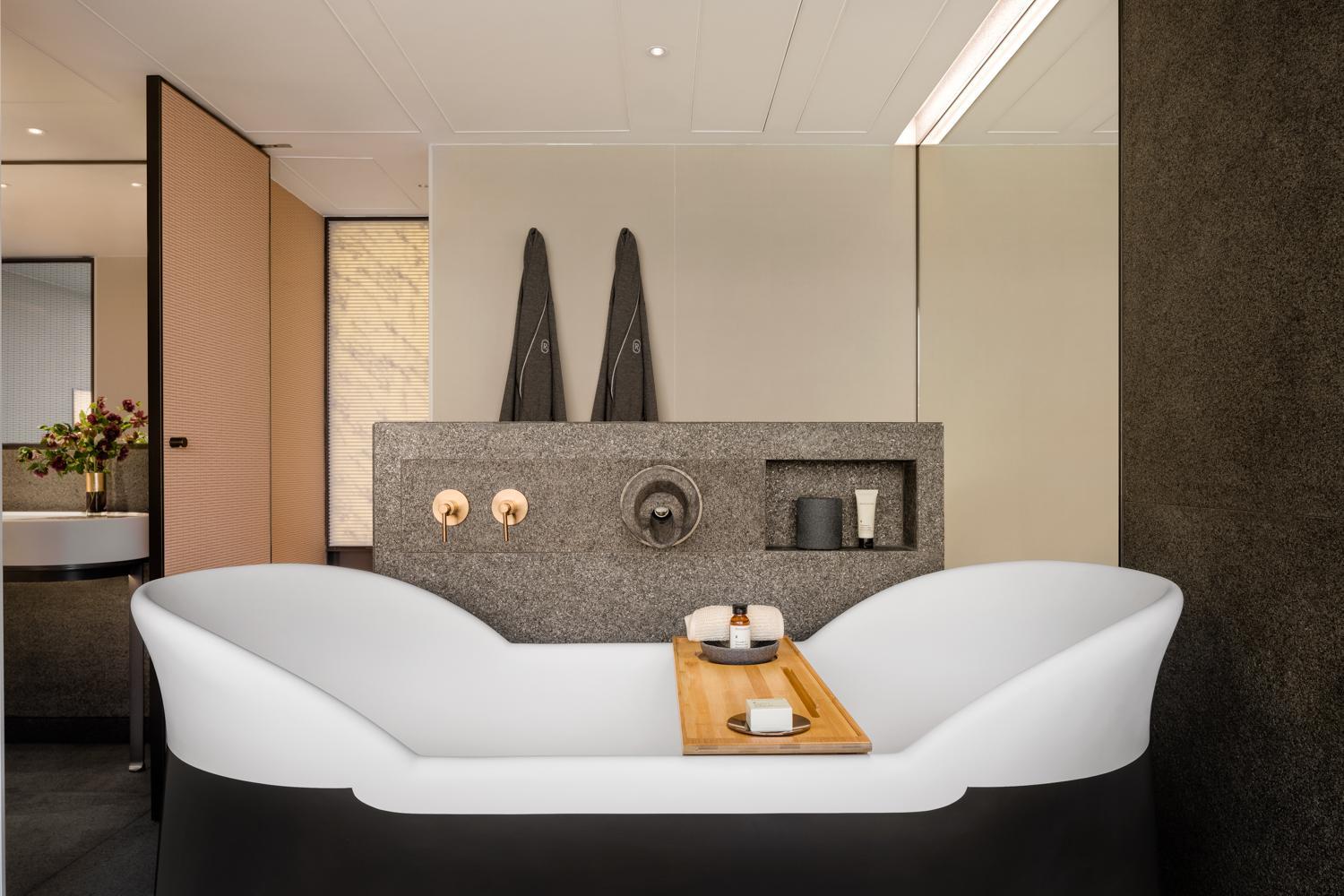 1 King Corner Suite with Sea View - Regent Club Access