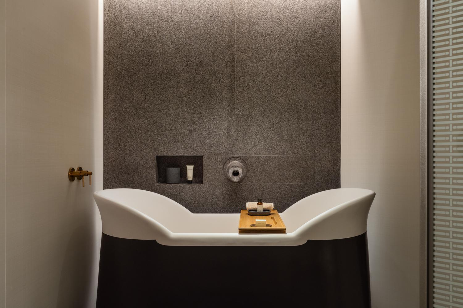 One-Bedroom Suite Harbor View - Regent Club Access