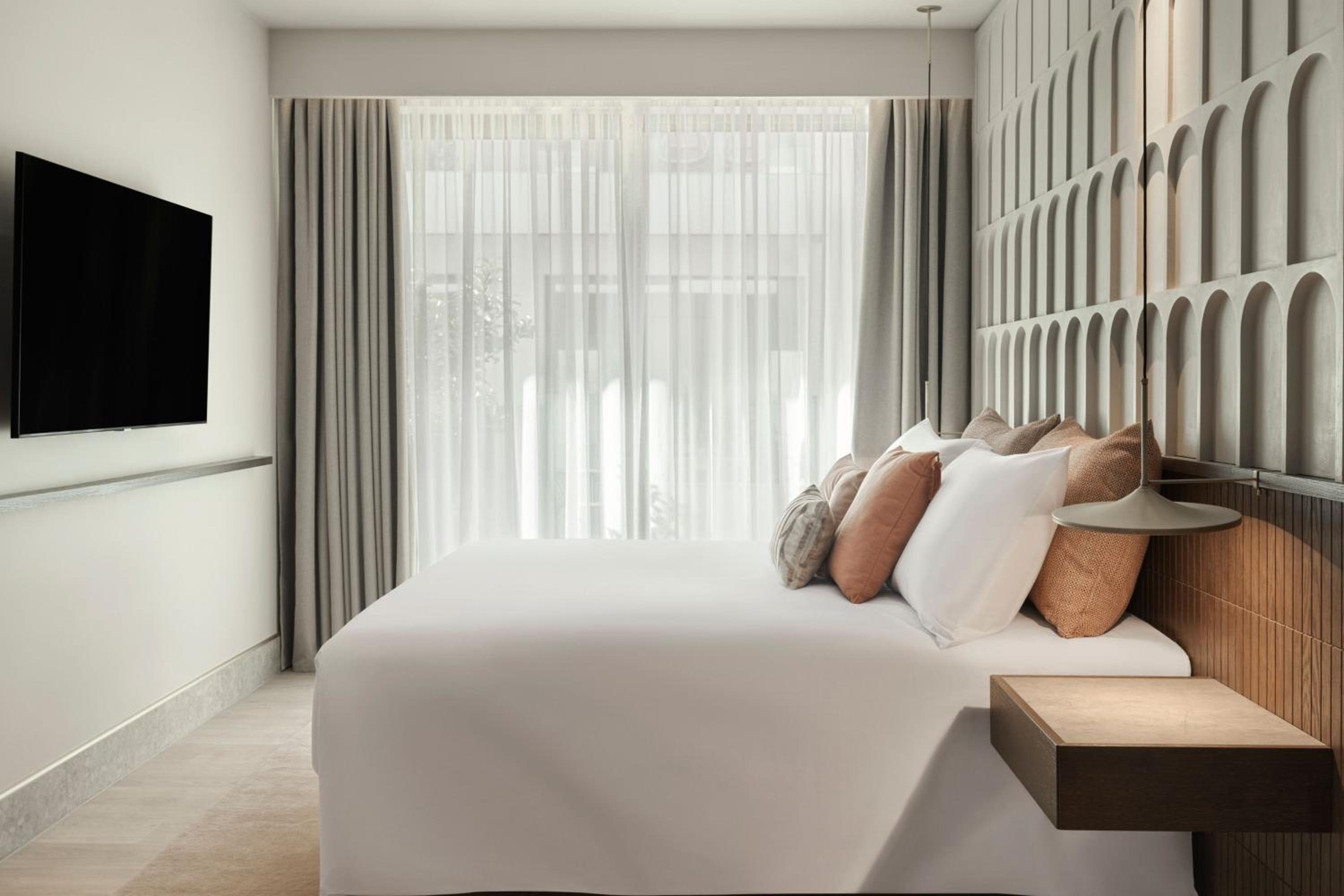 Deluxe King Room with Sofa Bed and City or Urban View