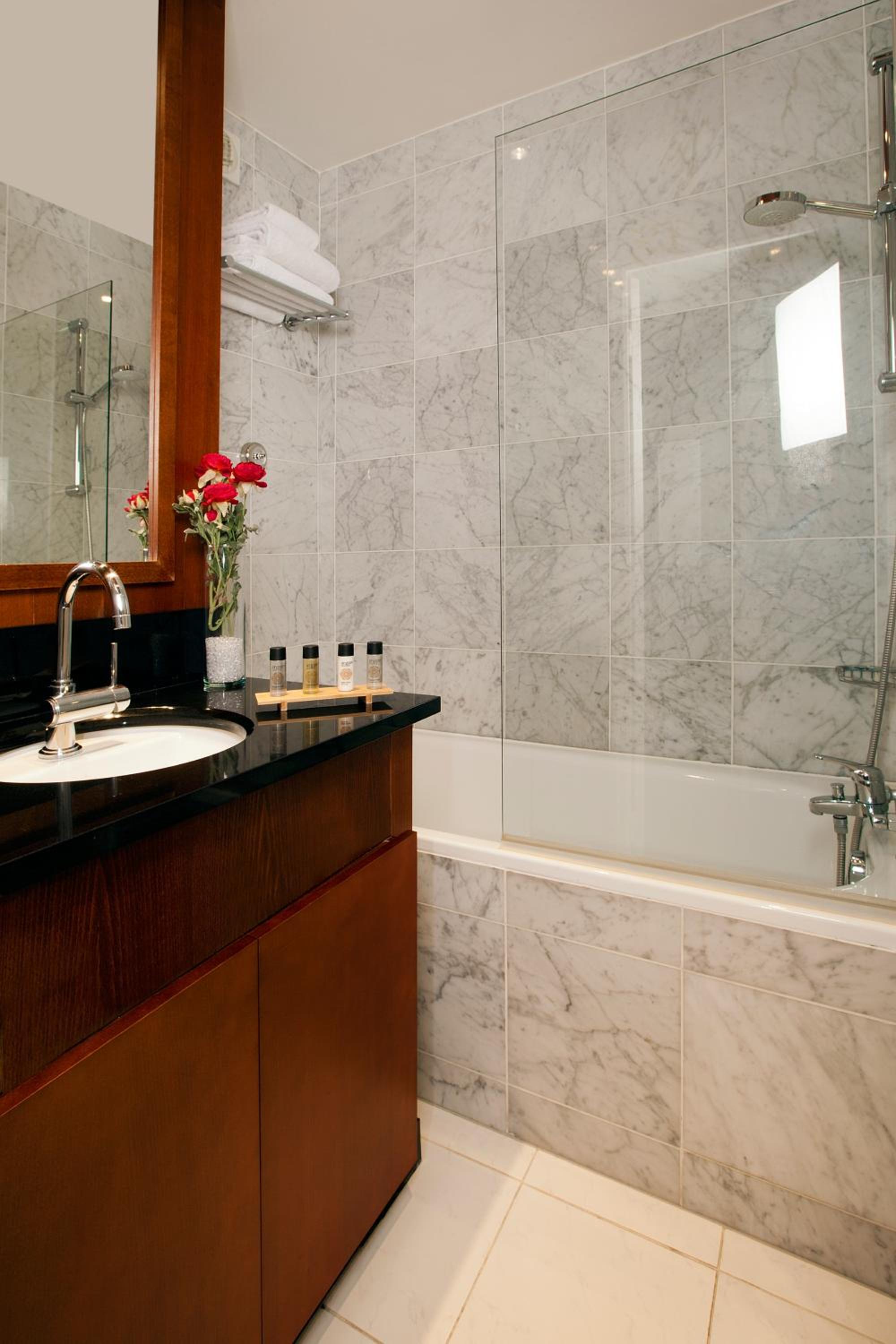  Family One-Bedroom Apartment (4 People)