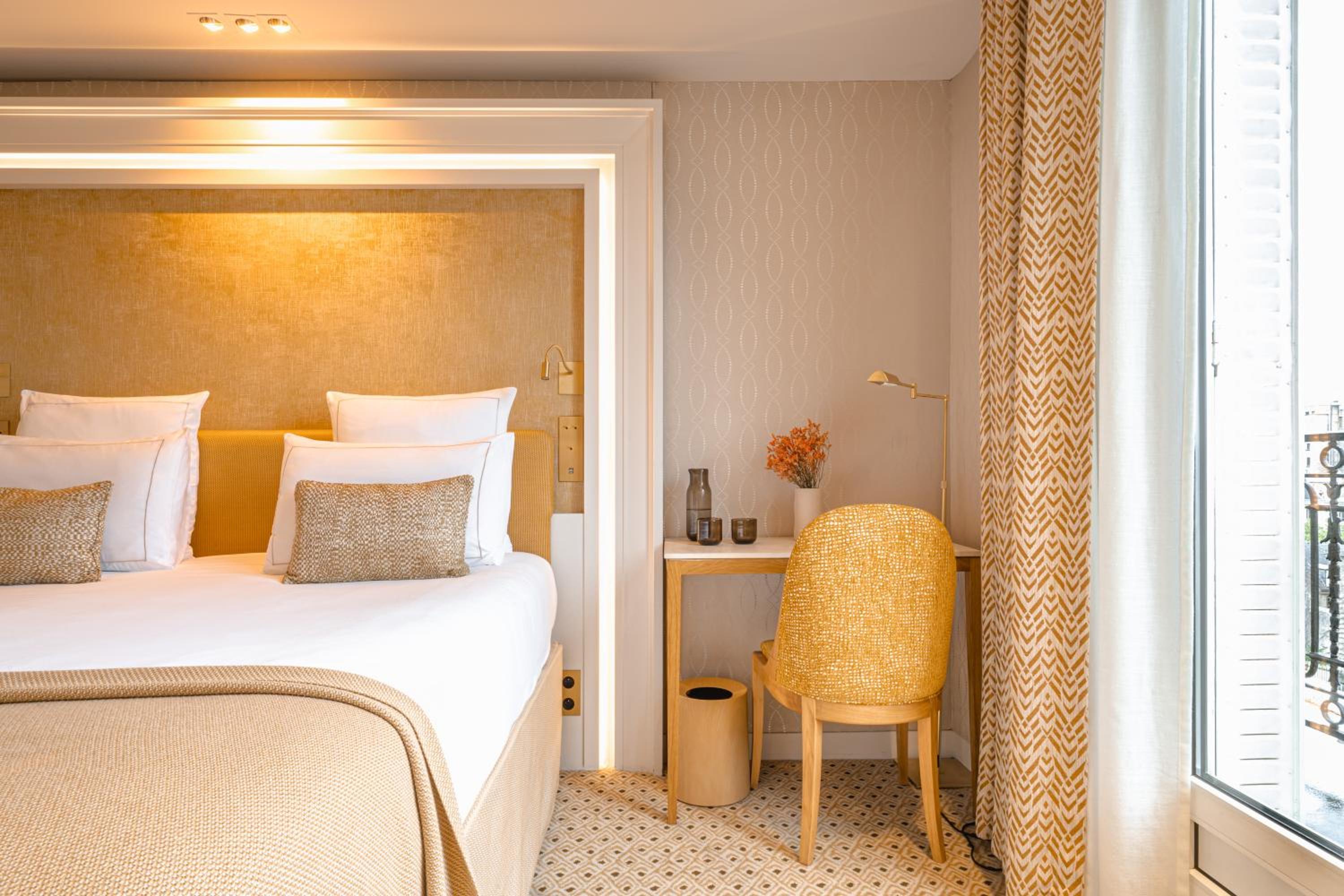 Superior Room with Saint-Germain-des-Prés Church View