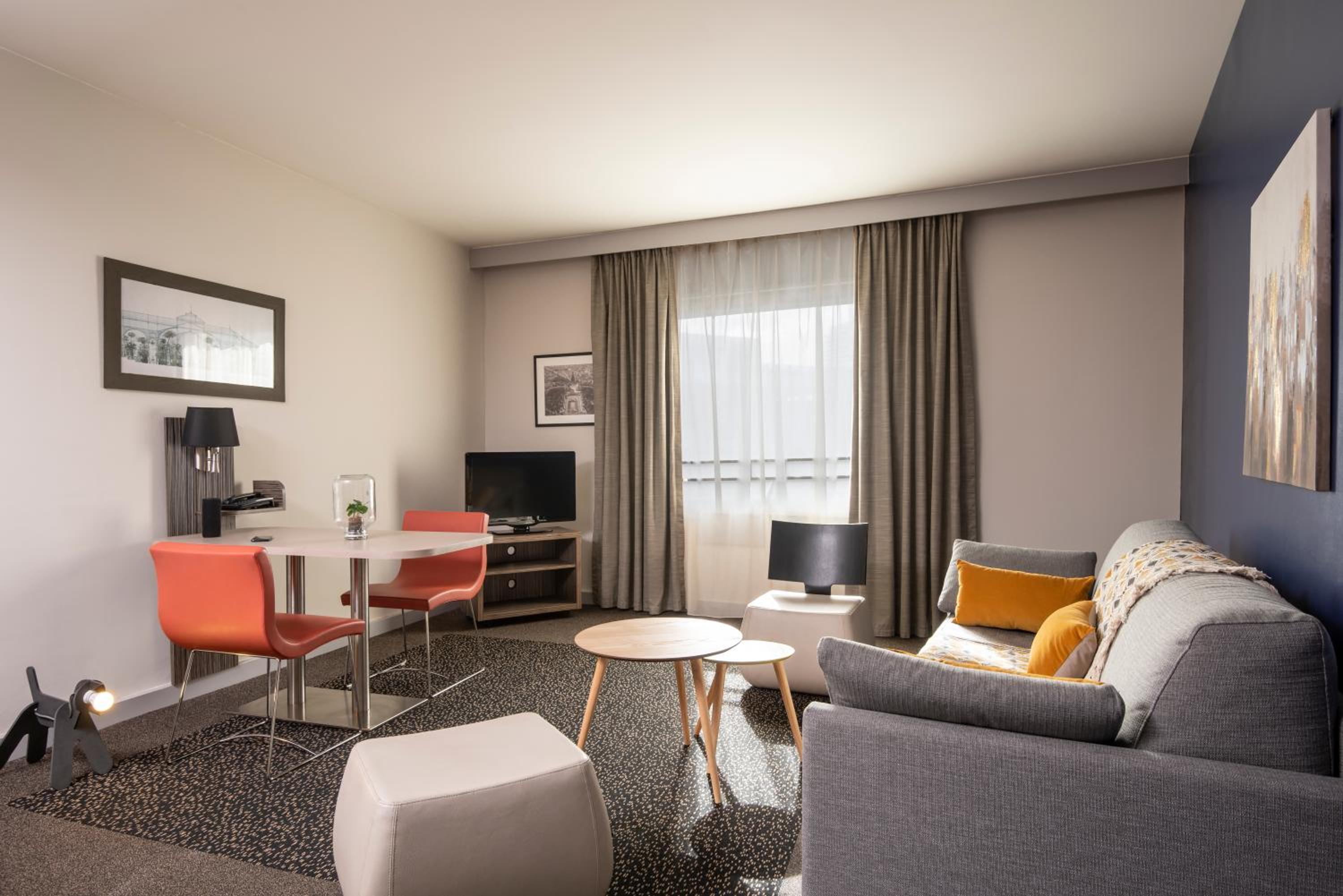 Superior One-Bedroom Apartment (4 Adults)