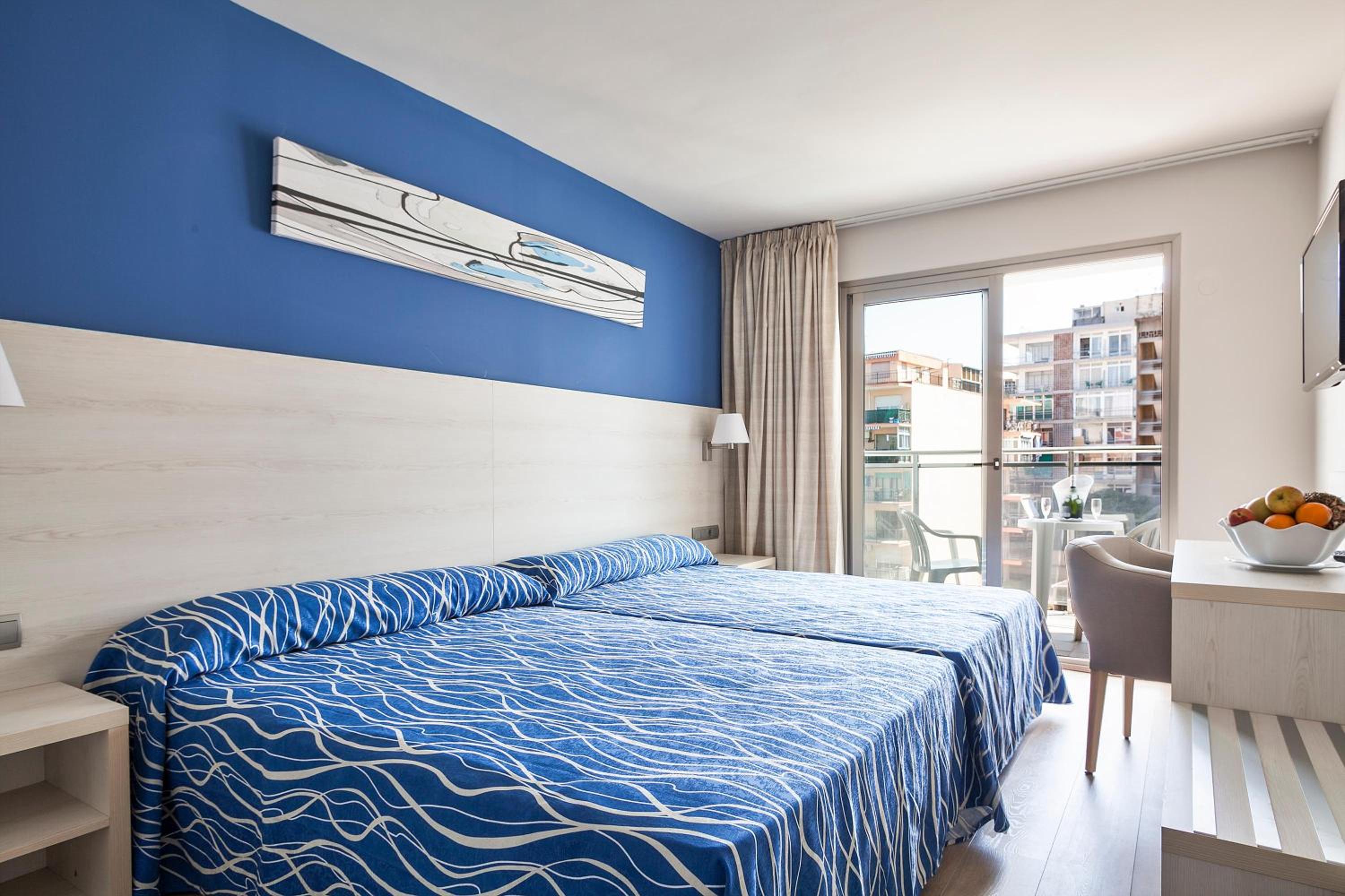 Twin Room (2 Adults + 1 Child)