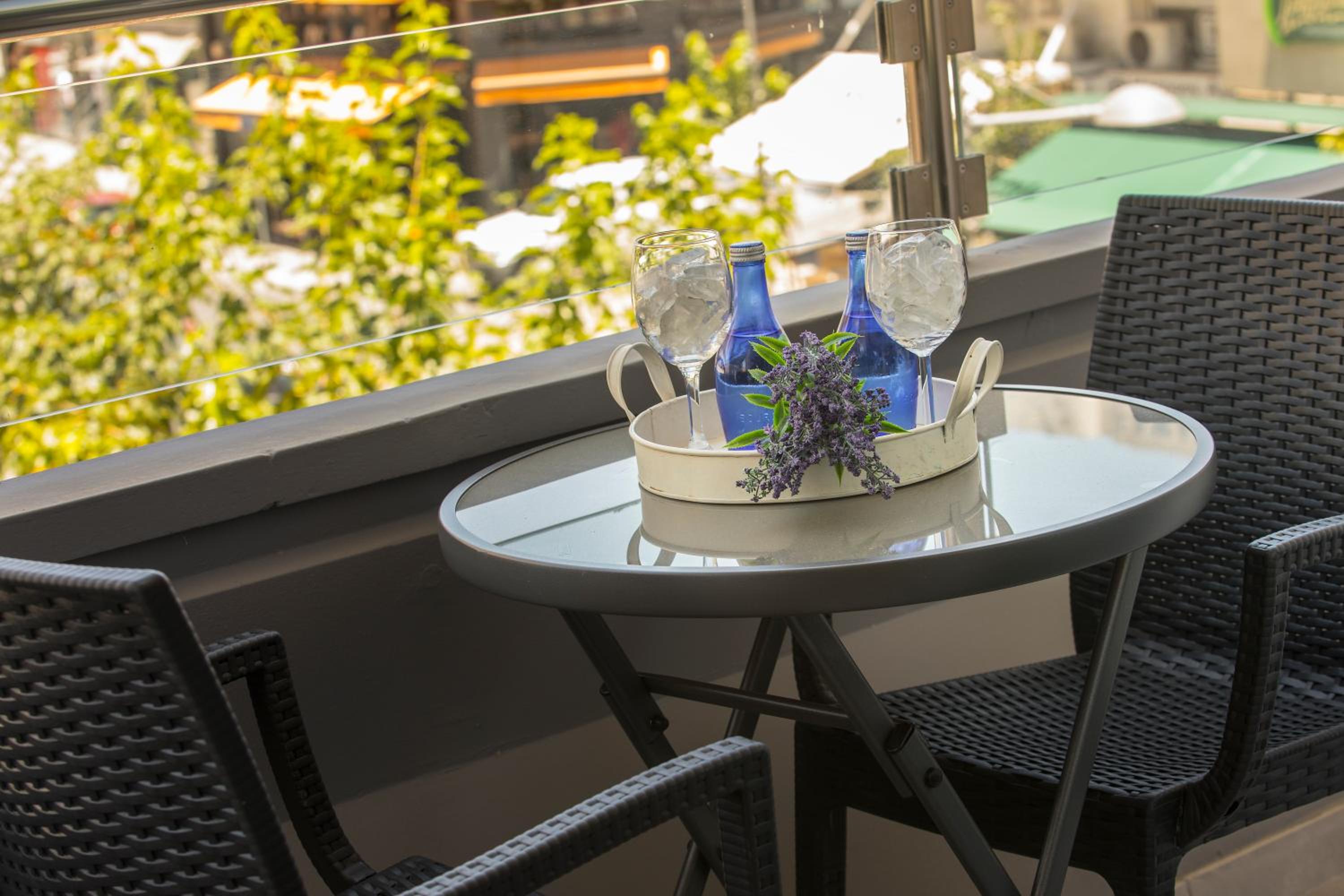 Superior One-Bedroom Apartment