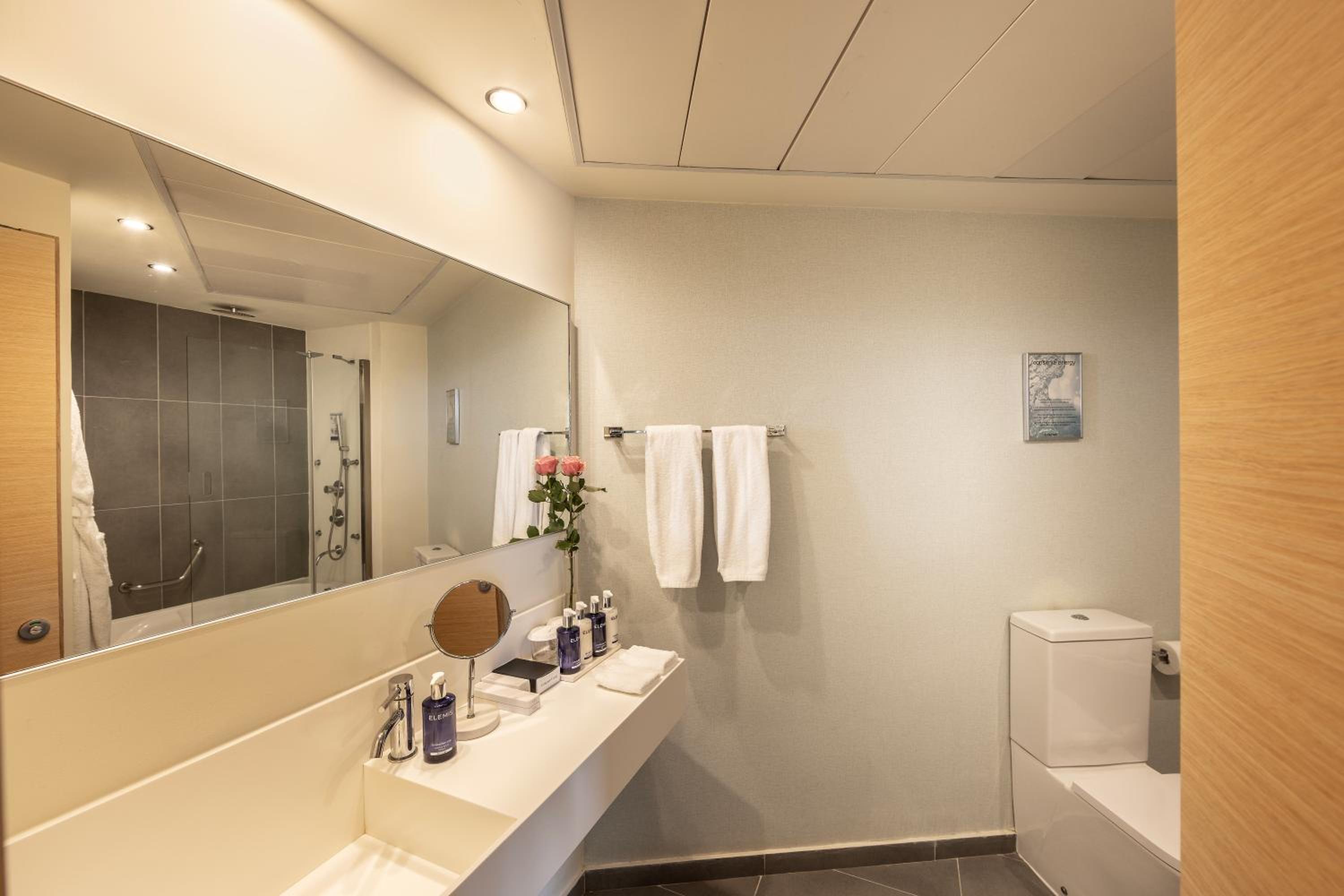 Deluxe Room with Sea View