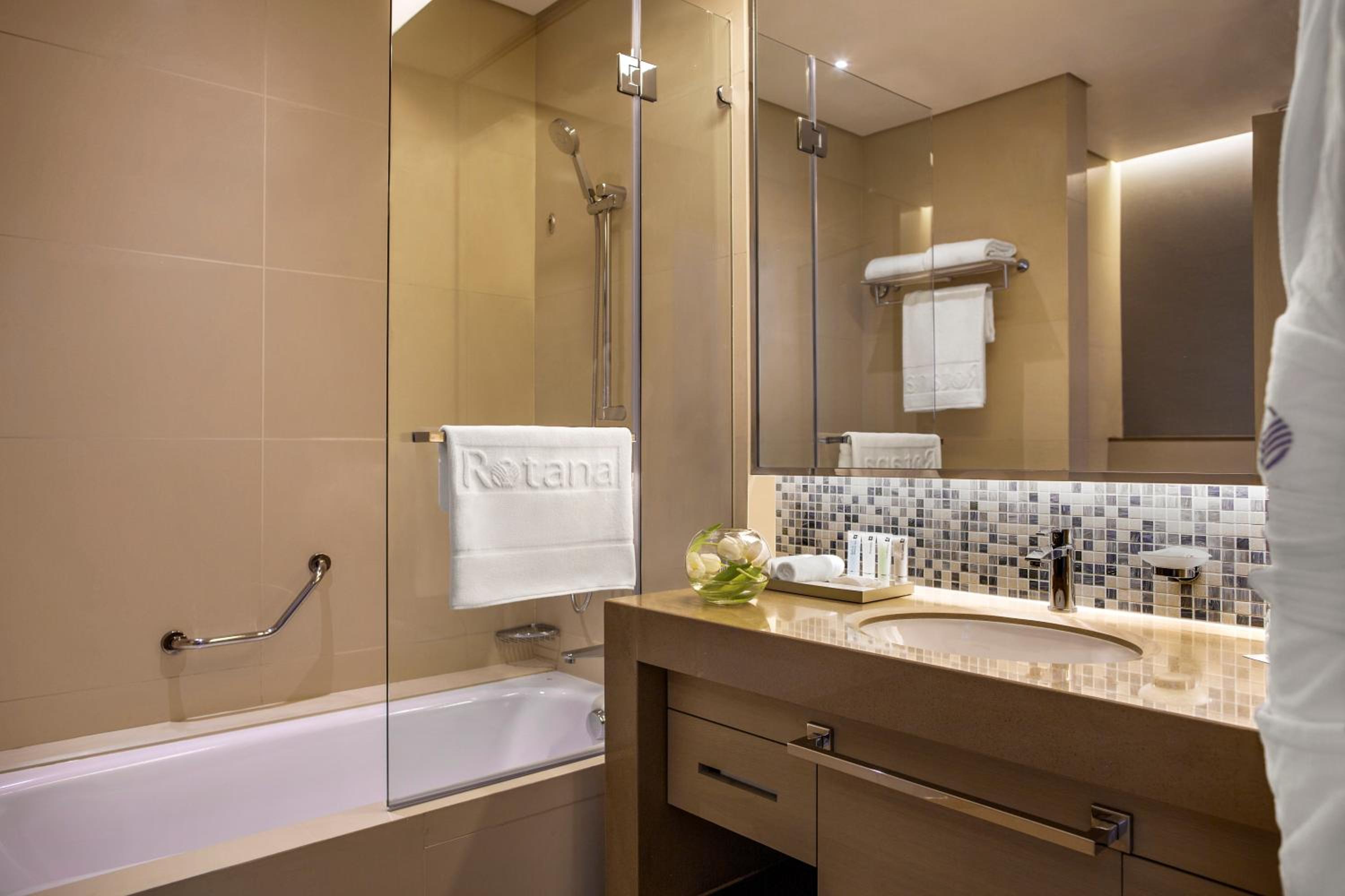 Family Connecting Room - King and Twin Beds