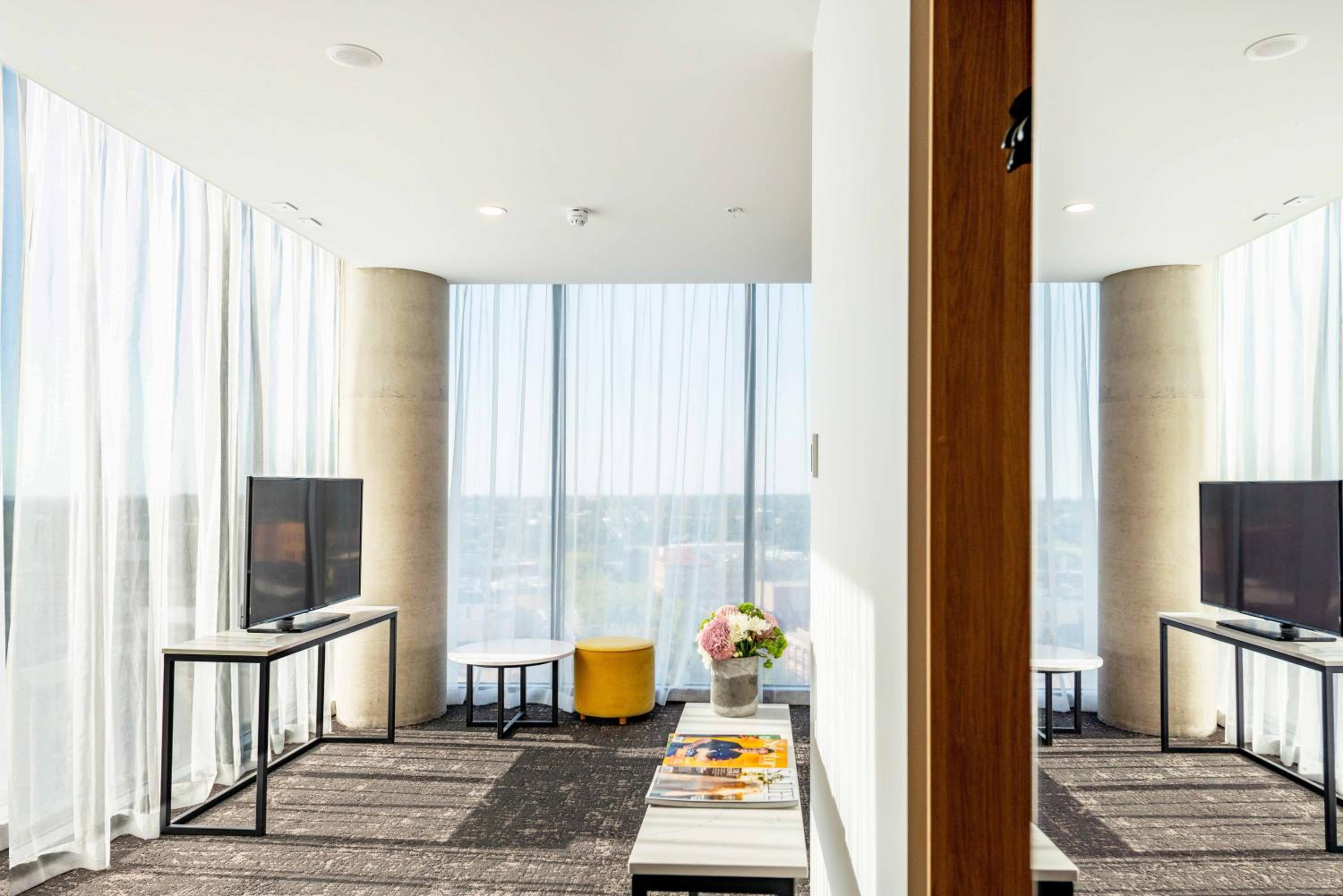 Junior King Suite with City View