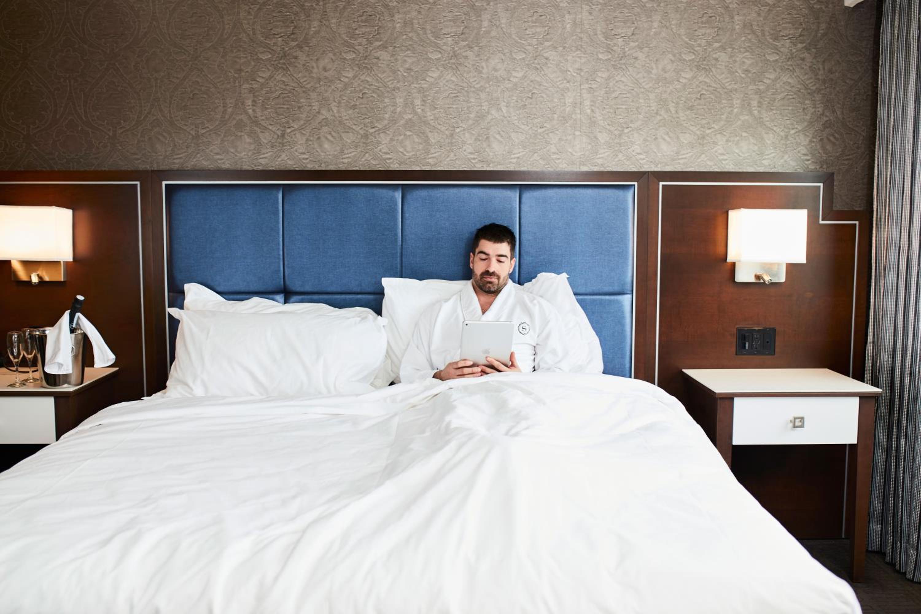 Large King Room - Club Lounge Access